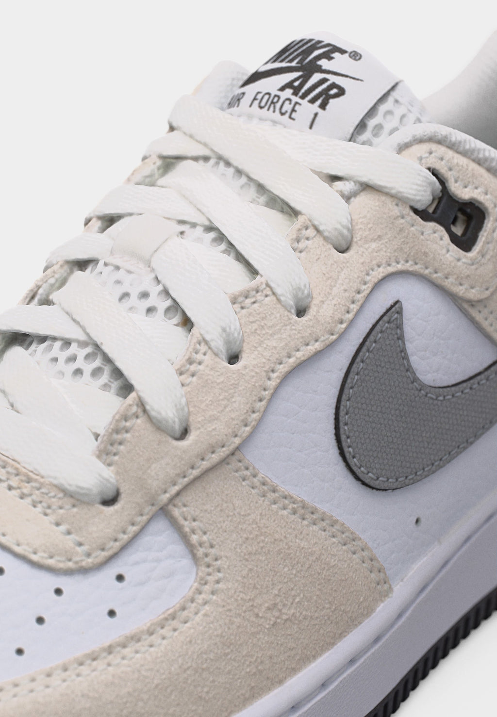 أحذية AIR FORCE 1 07 LV8 UNISEX - أبيض/رمادي معدني بارد/أسود/رمادي بارد/أبيض قمة