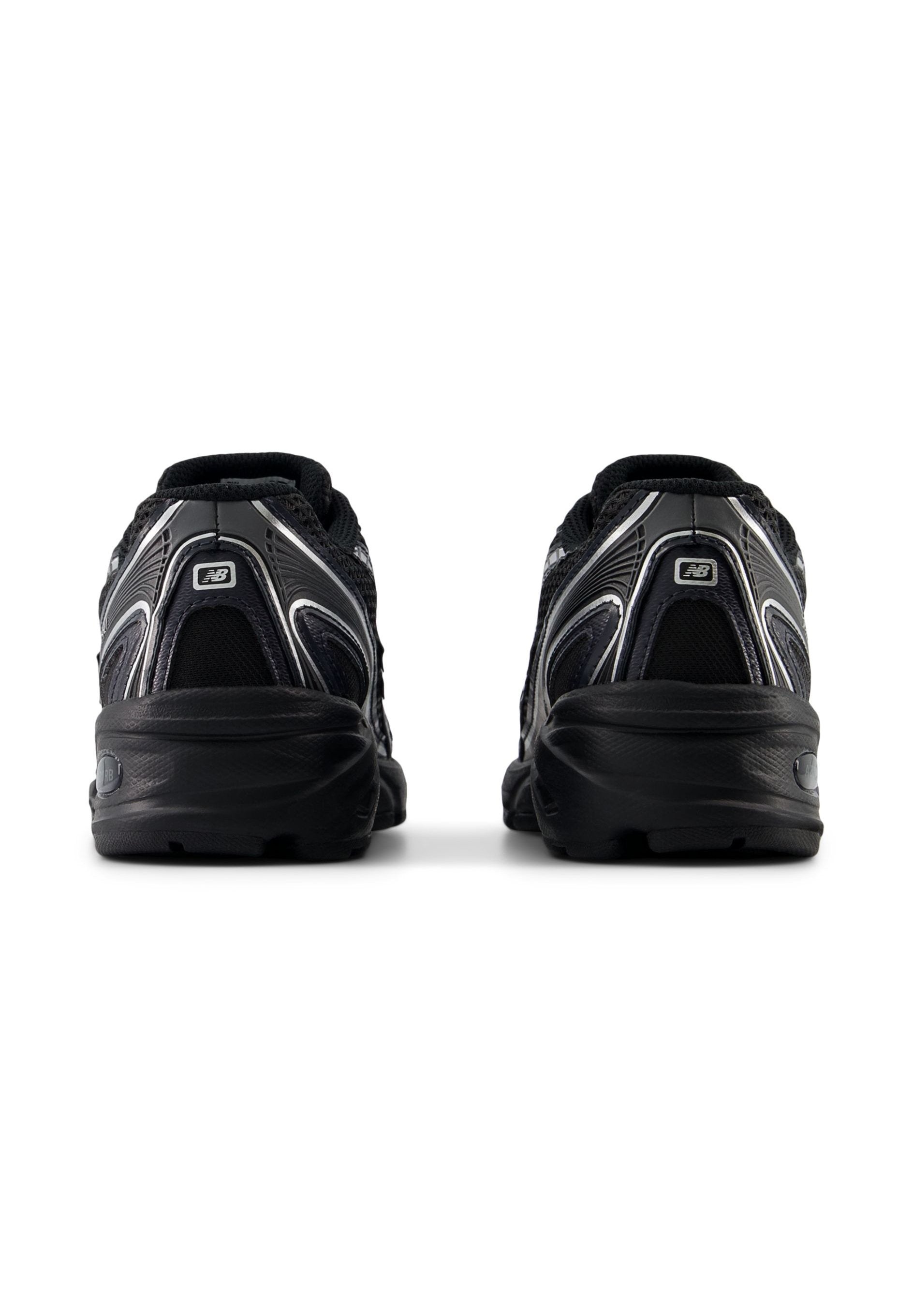 أحذية 740 UNISEX - مدربين - أسود