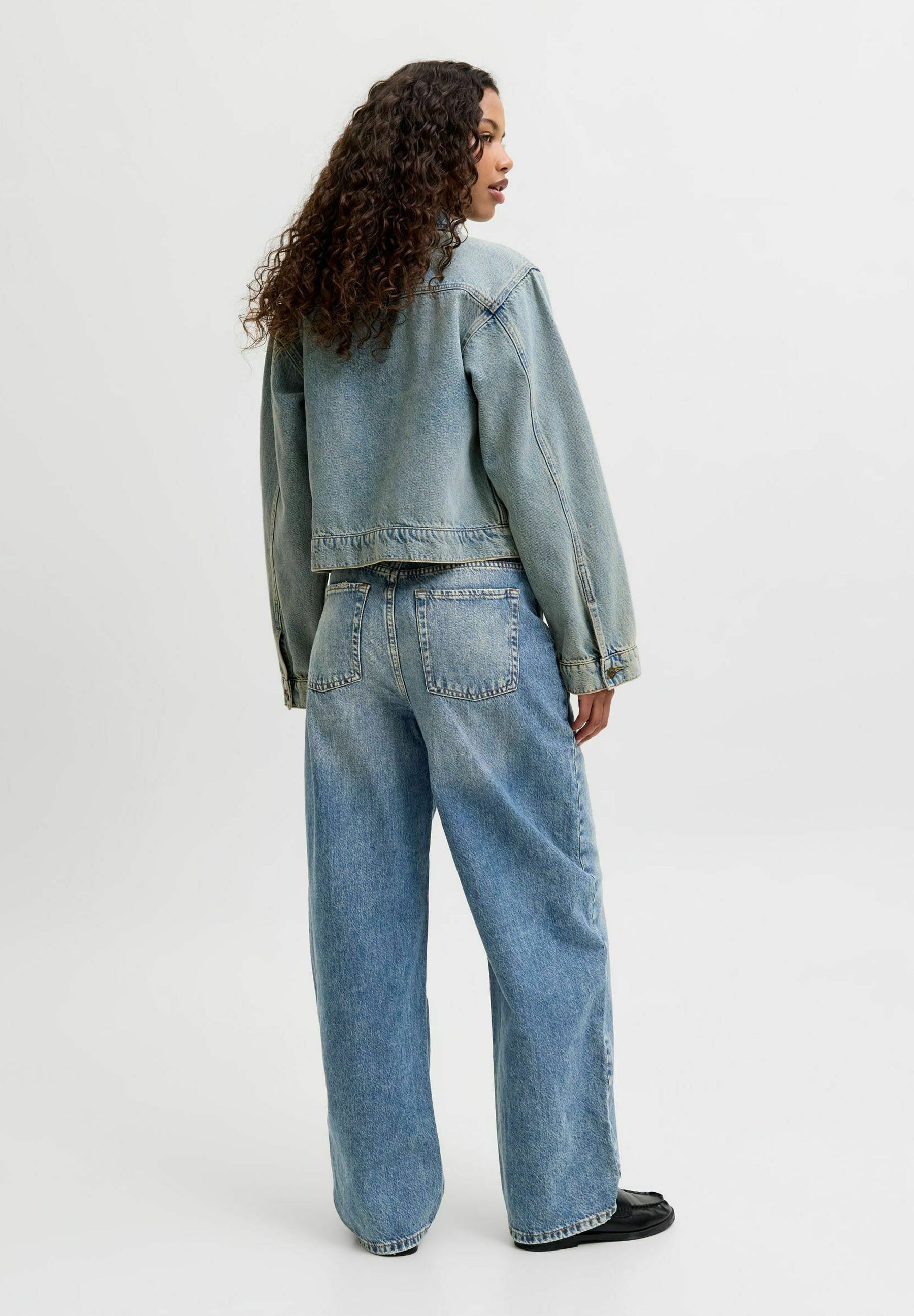 gy fit JXSAKAI BAGGY BARREL MW R481 DNM LN - Baggy Jeans - blue denim