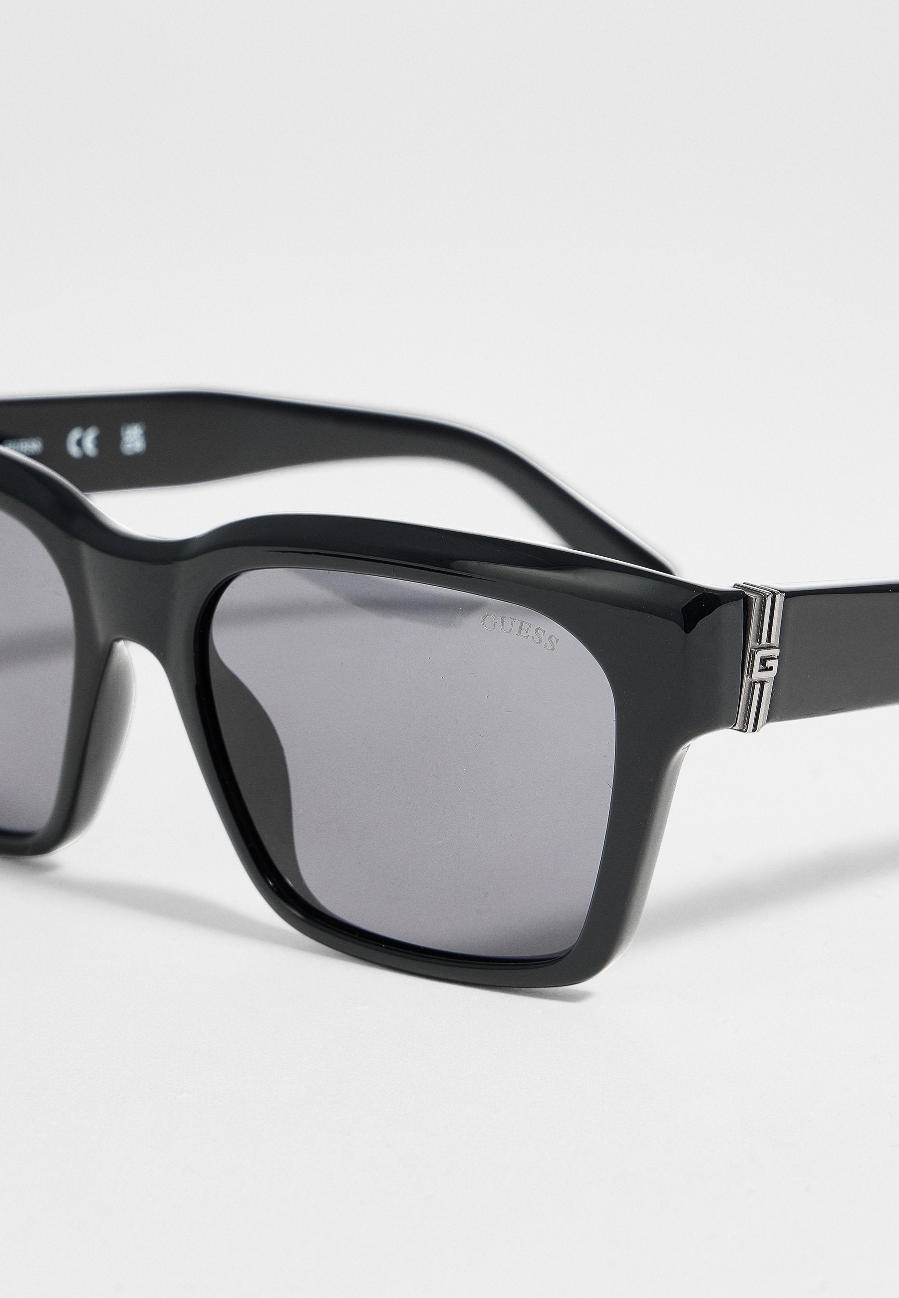 Sunglasses - black