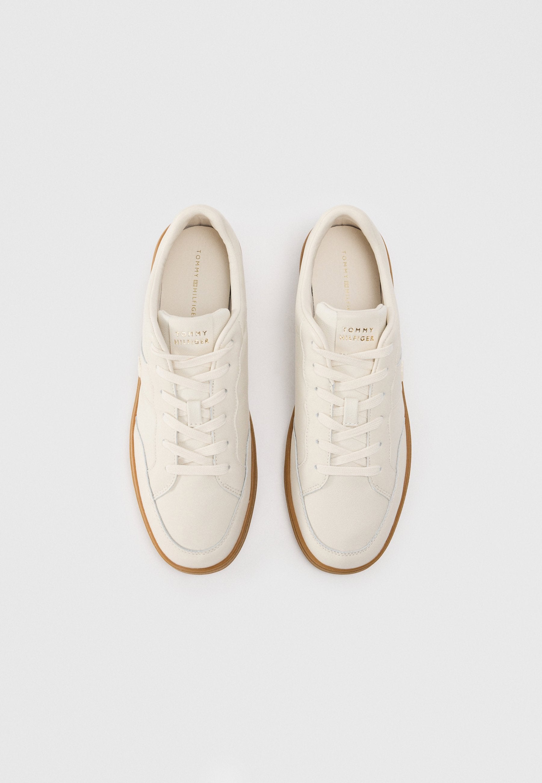 TH MONOGRAM LEATHER COURT TRAINERS - Trainers - soft cream