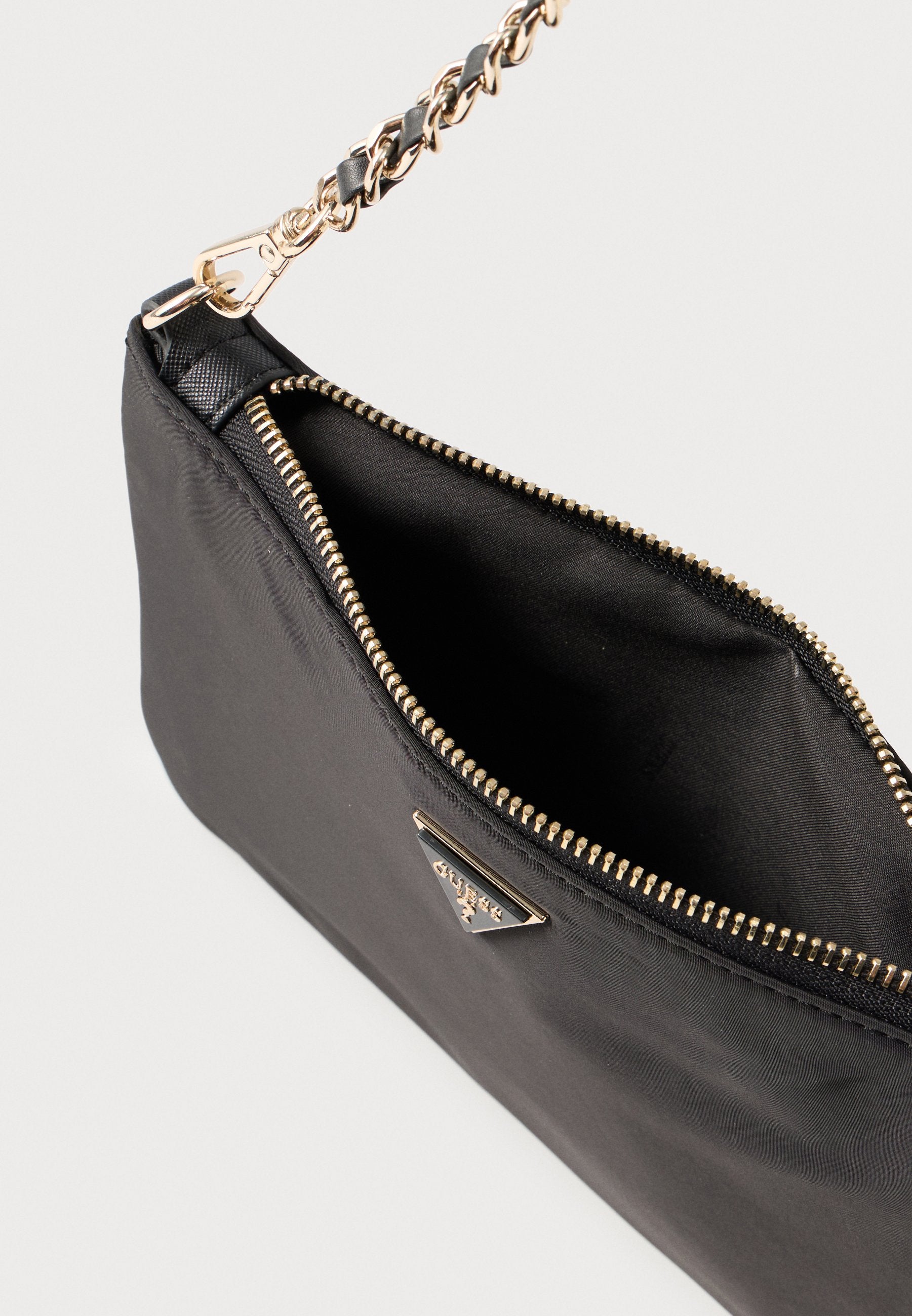FLAT POUCH - حقيبة يد - أسود