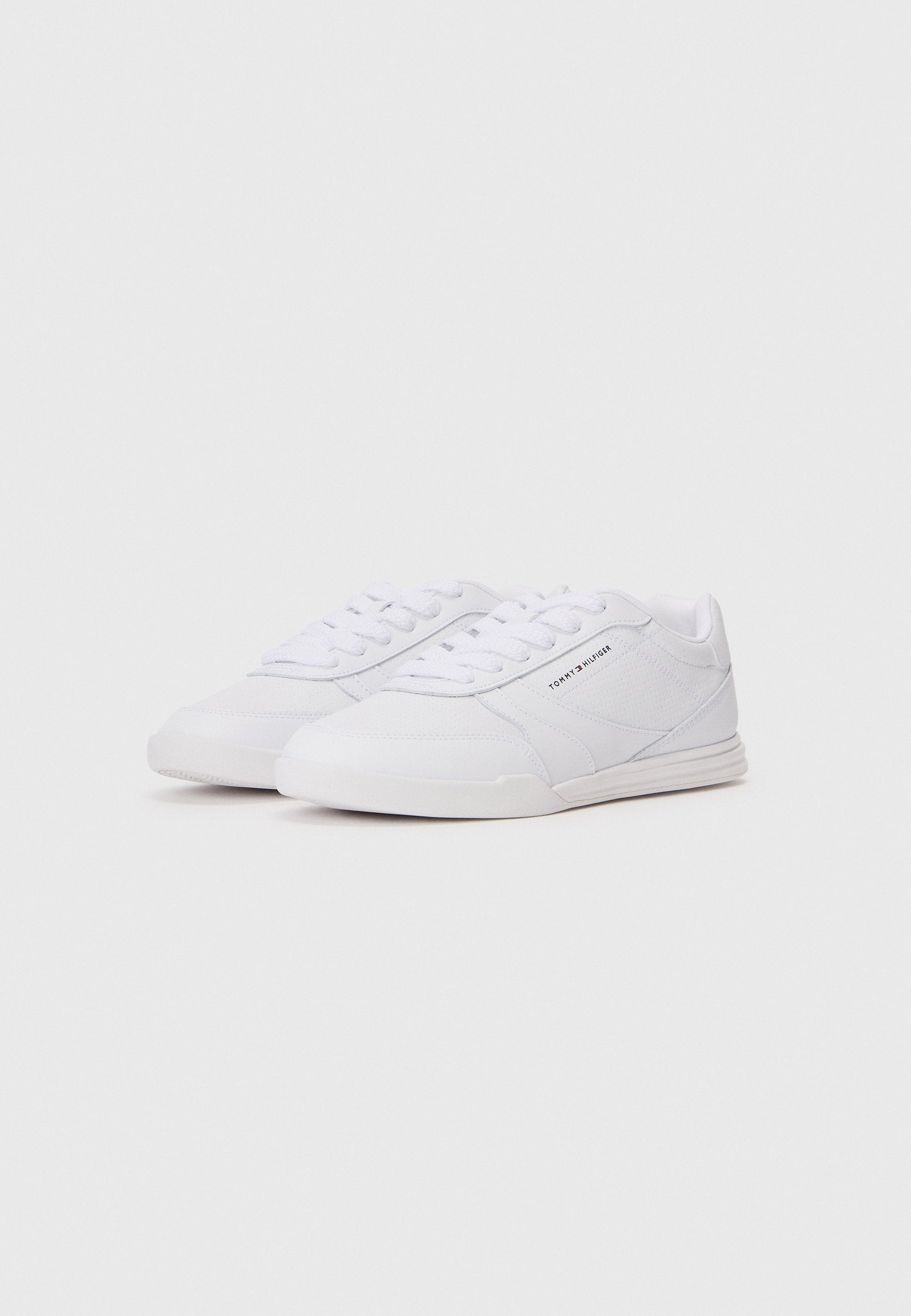 BASKETS À SEMELLE CUP ET LOGO EN CREUX EN CUIR - Baskets - blanc