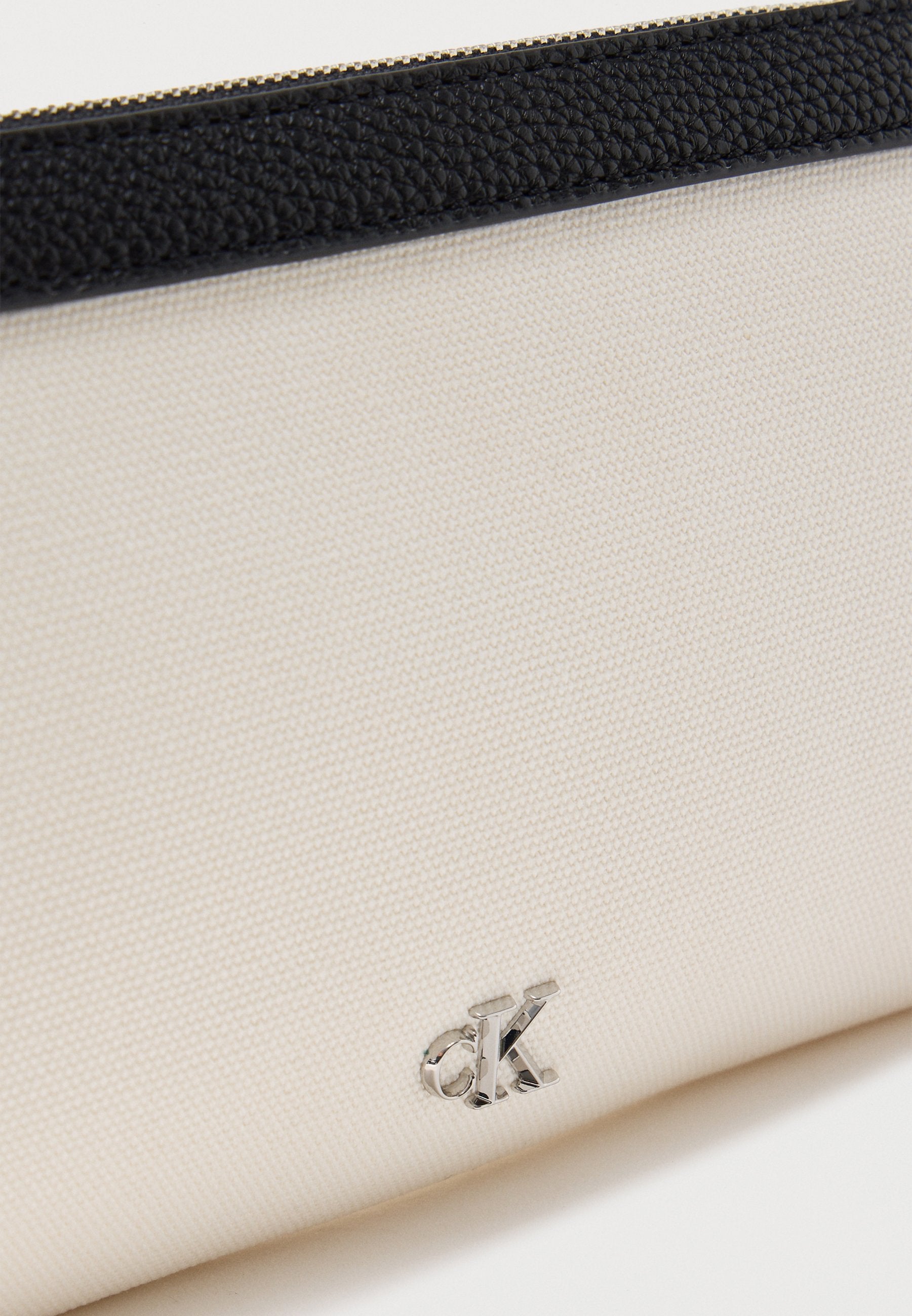 CONVERTIBLE POUCH - Clutch - white
