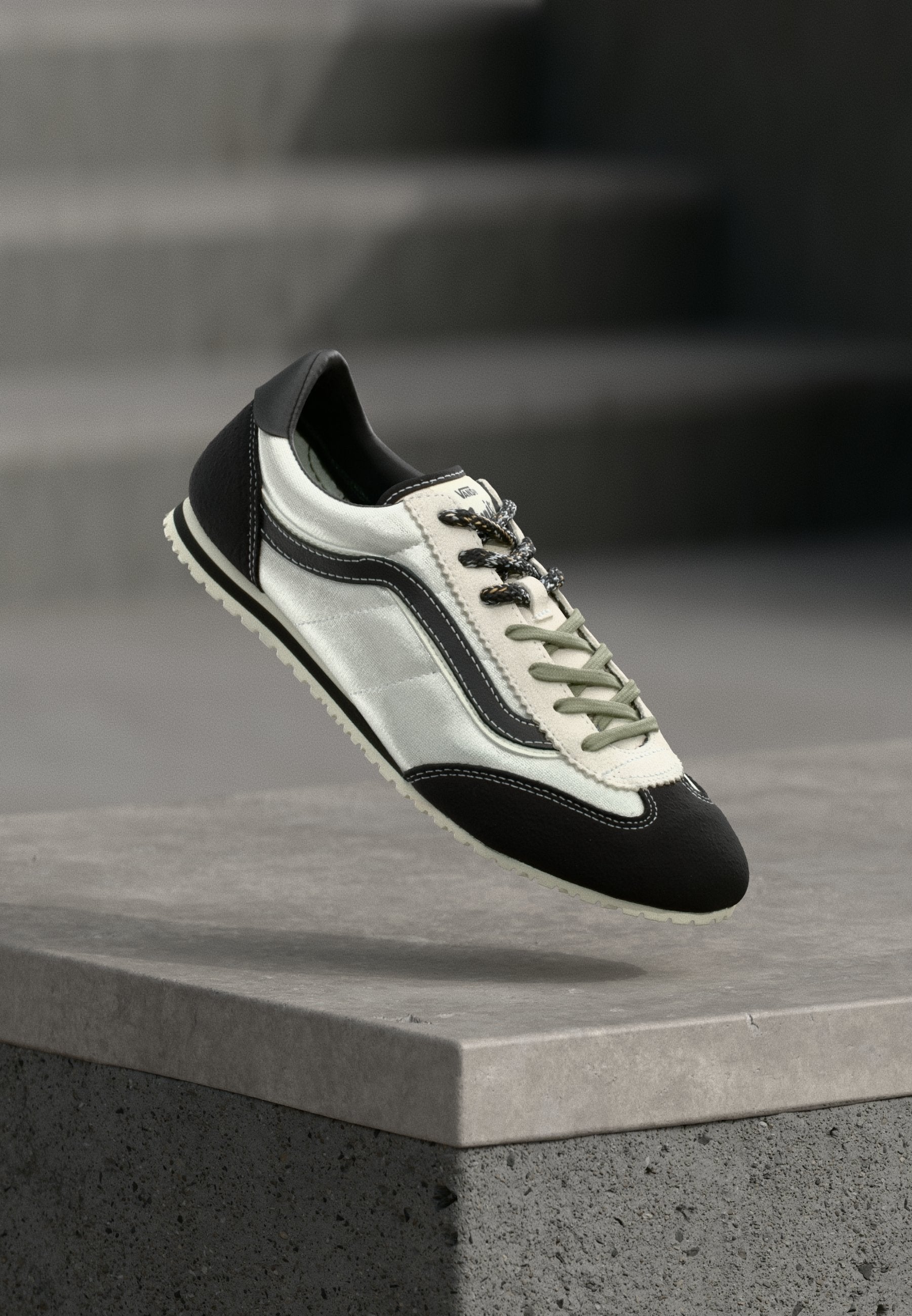 SUPER LOWPRO - Trainers - black/silver