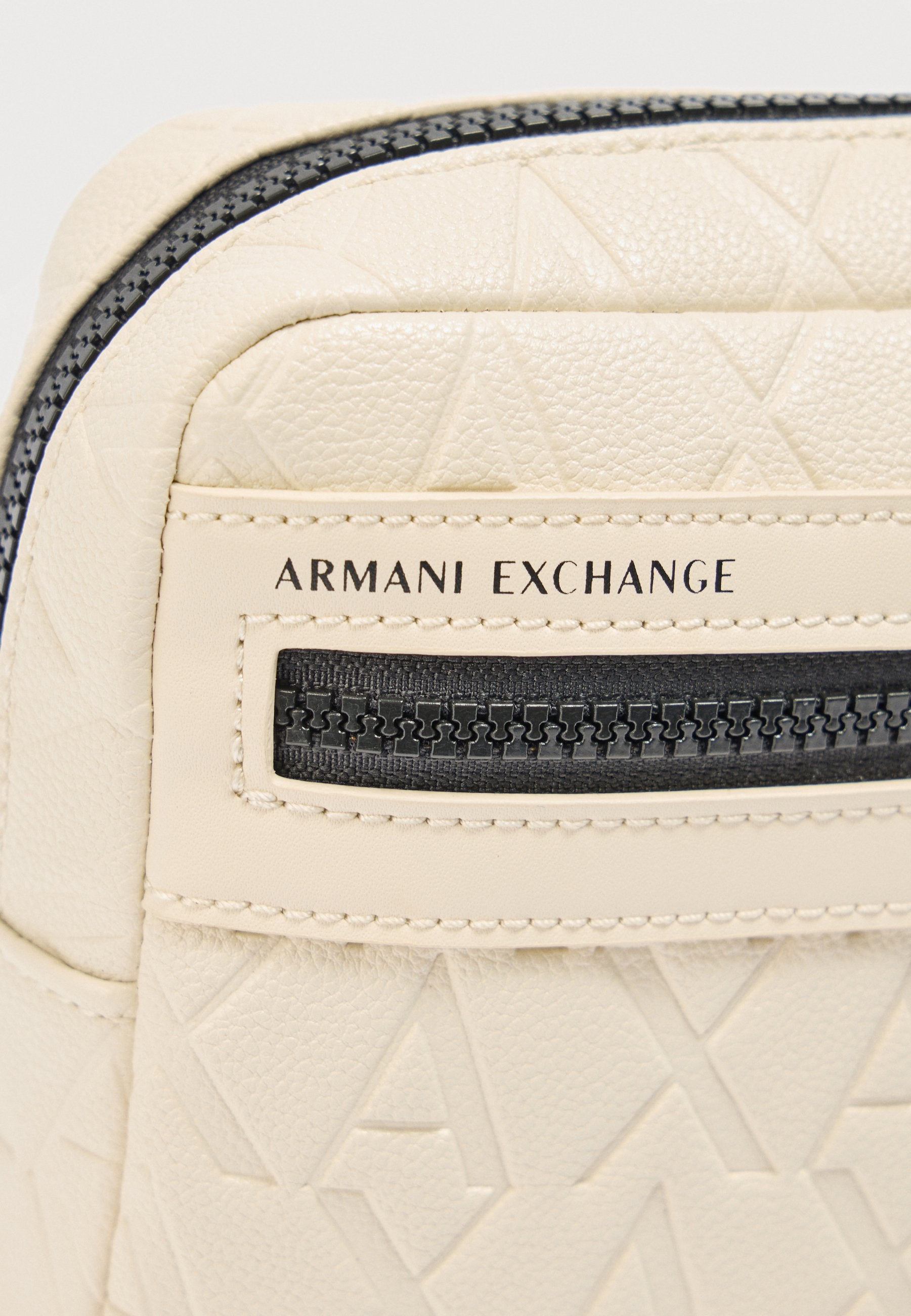 LIAM WRIST BAG UNISEX - Wash bag - cream