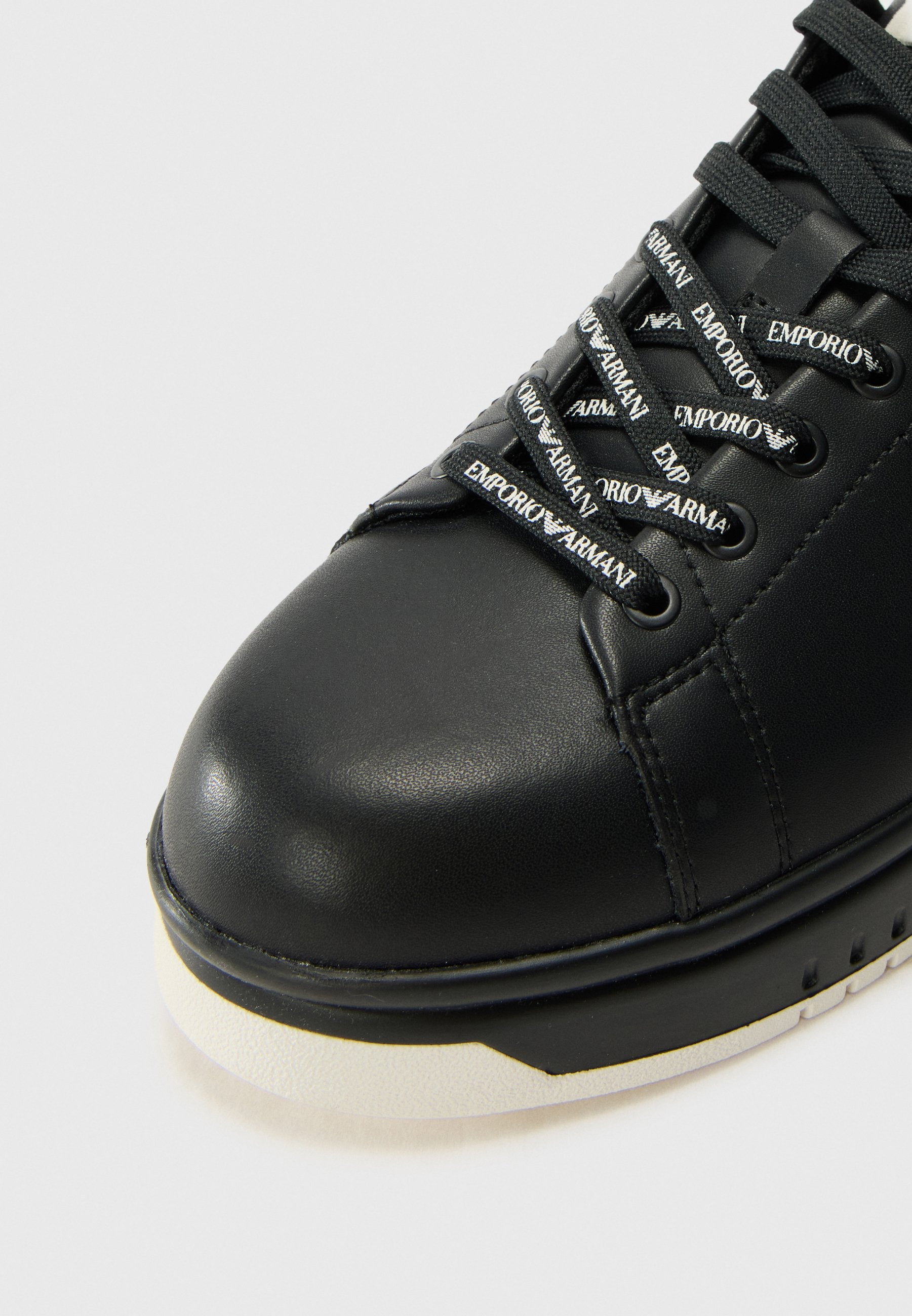 Trainers - black