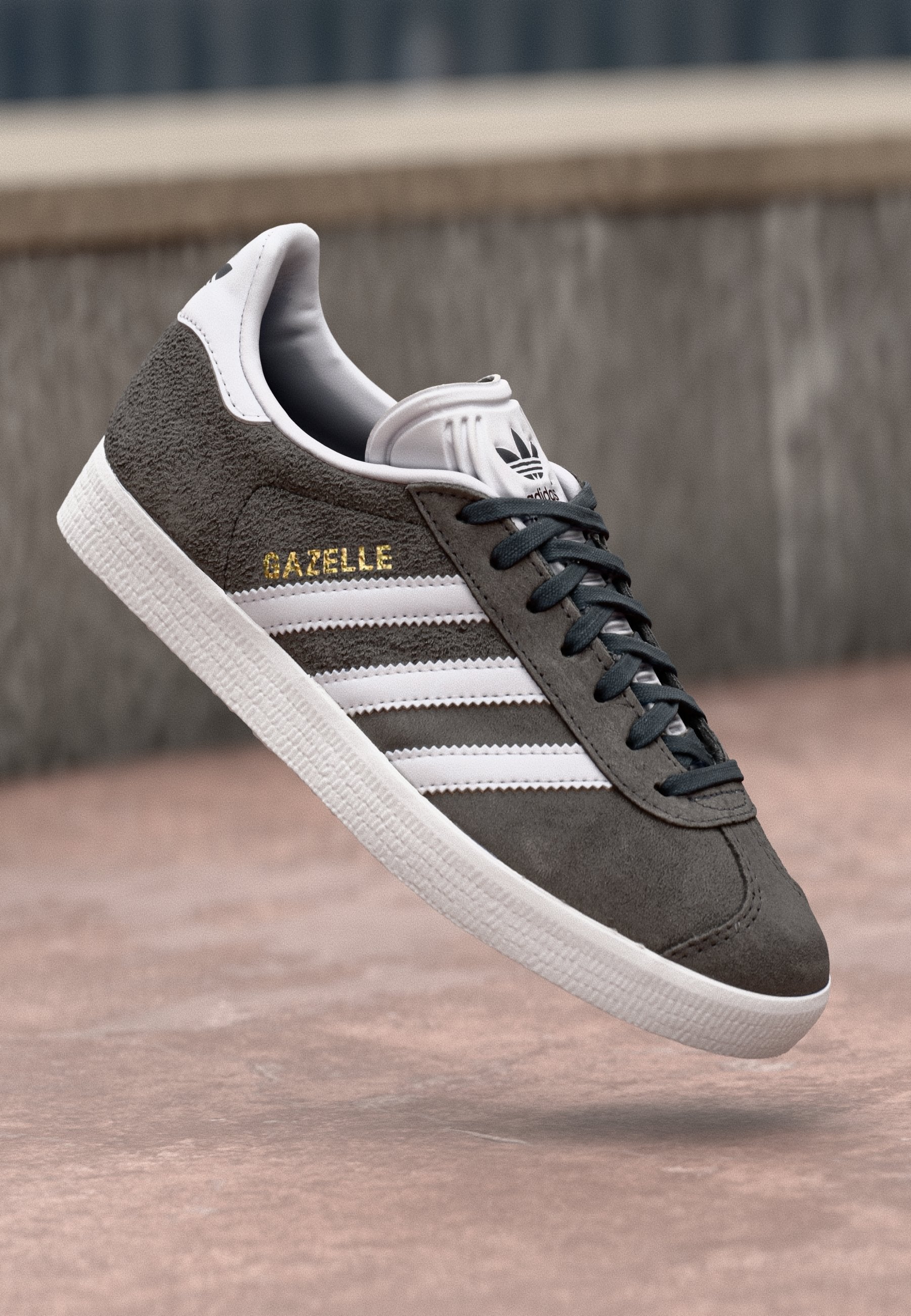 GAZELLE UNISEX - Trainers - dgh solid grey/white/gold-coloured metallic