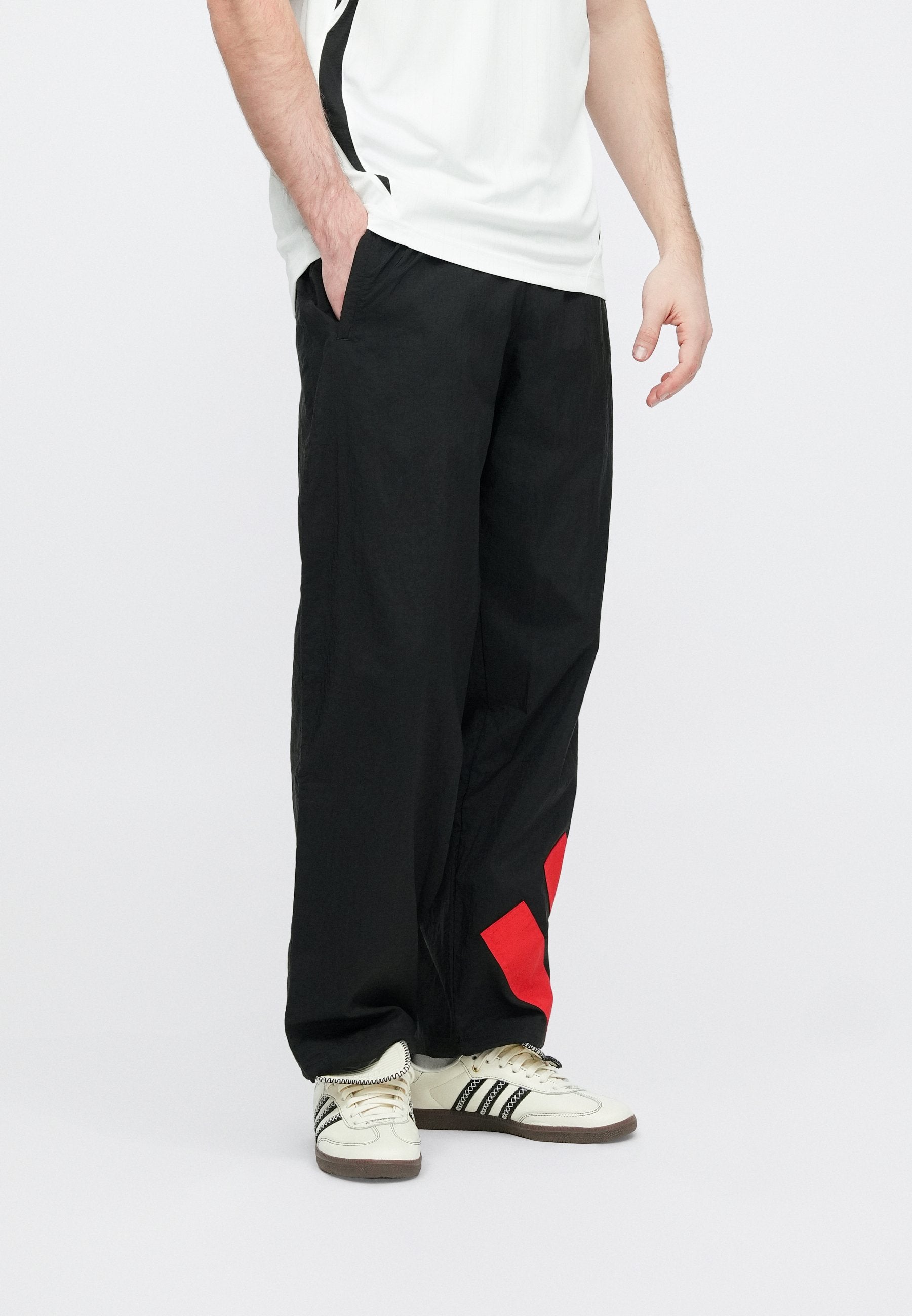 ARCH TRACK PANT UNISEX - Tracksuit bottoms - black/better scarlet