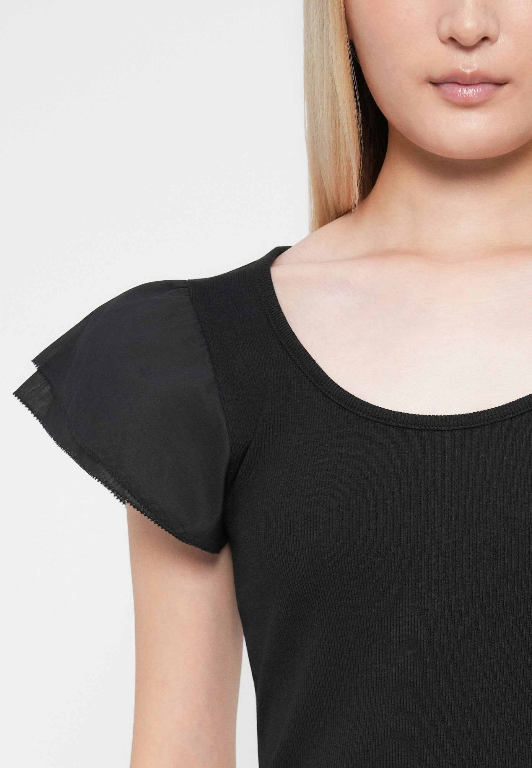 FLUTTER SCOOP - Print T-shirt - true black