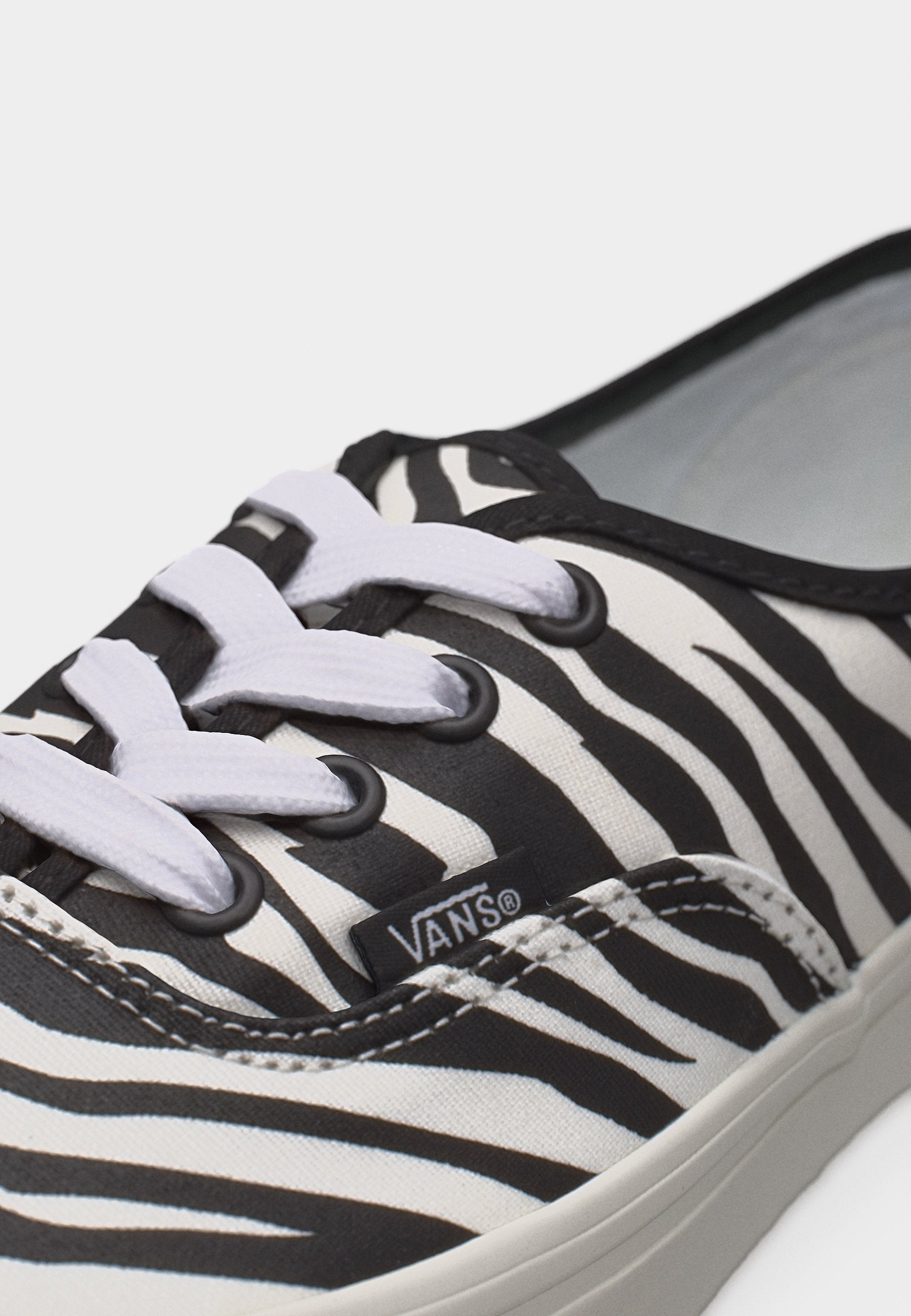 AUTHENTIC UNISEX - Trainers - black/offwhite