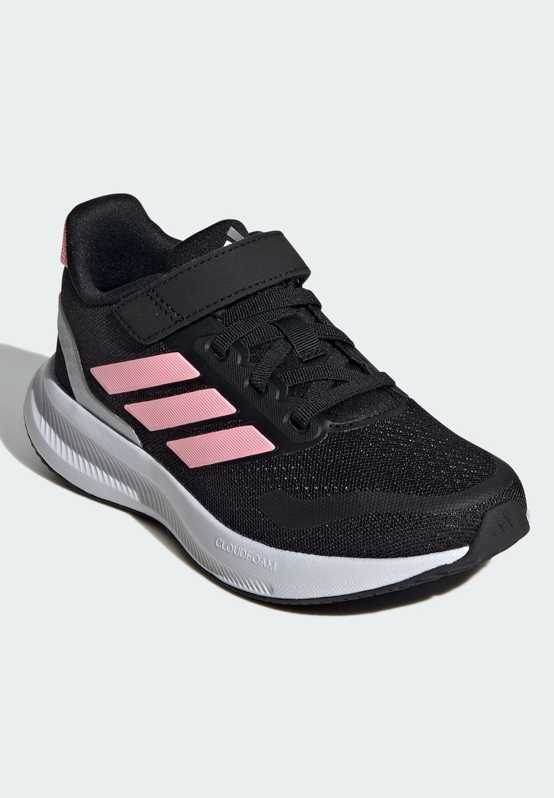 أحذية RUNFALCON 5 UNISEX - أحذية جري على الطرق - أسود أساسي/وردي لامع/فضي معدني