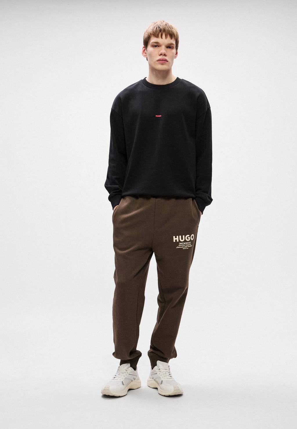 NEVEZ - Tracksuit bottoms - dark brown