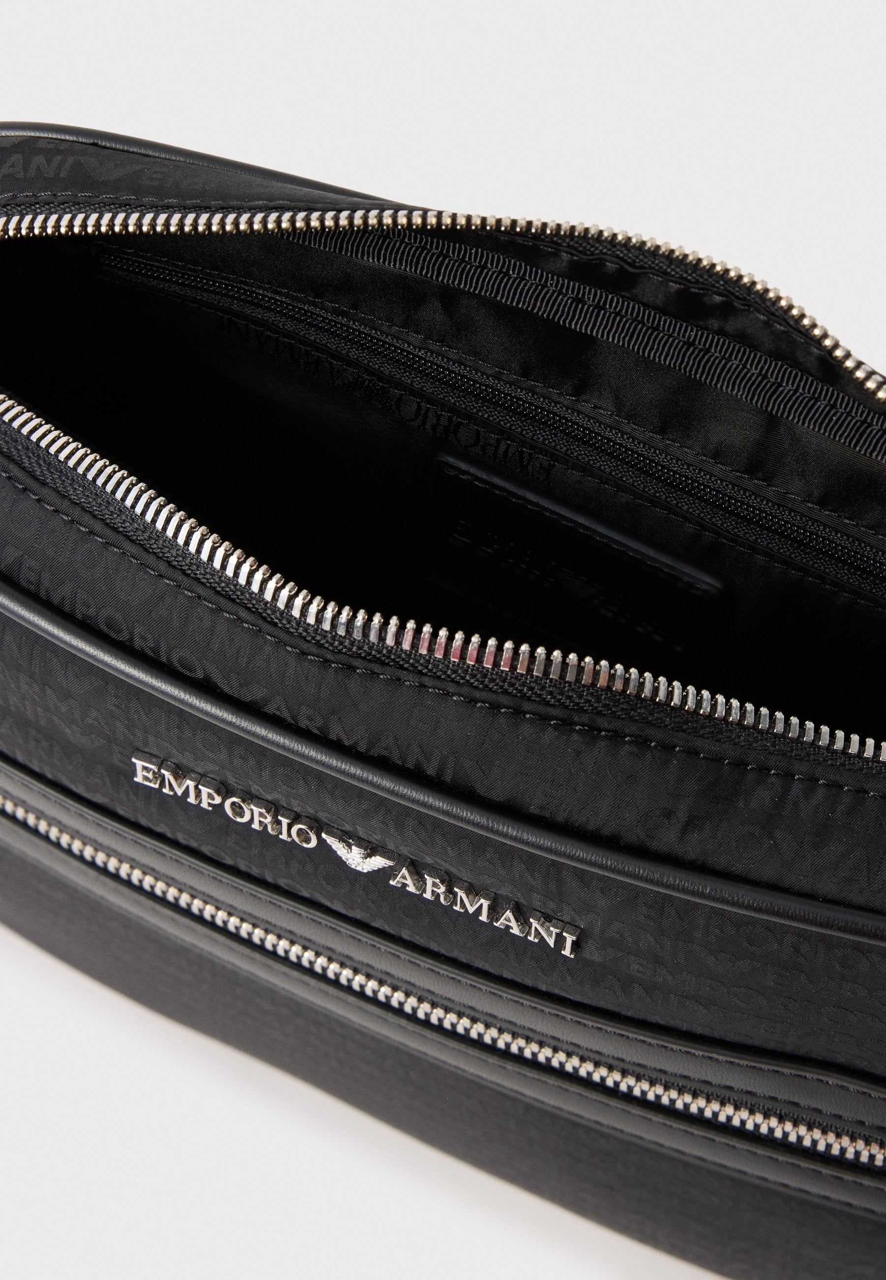 Cross body bag - black