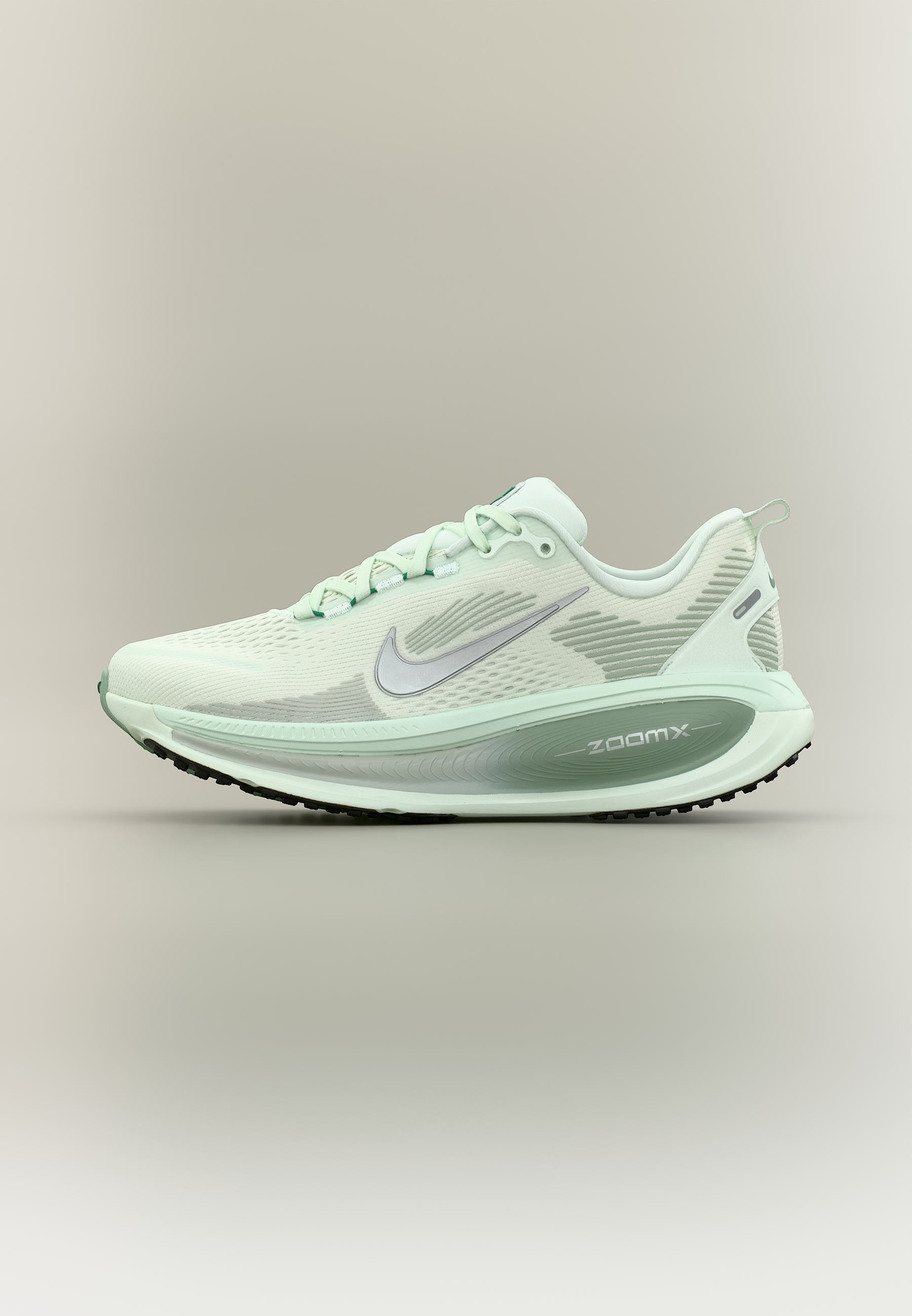 VOMERO 18 - Chaussures de running sur route - vert clair/argenté métallisé/vapeur