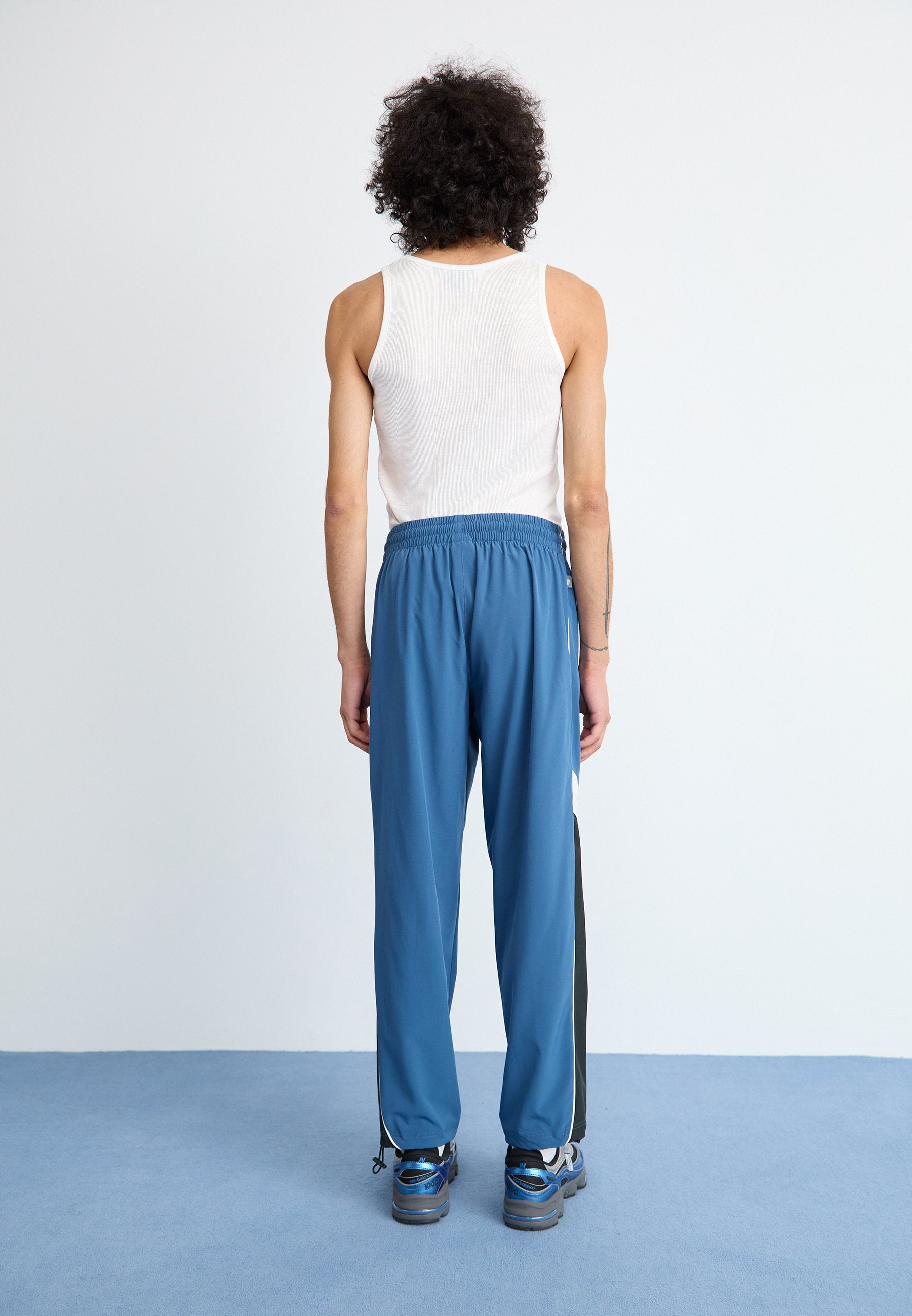 IN GAME TRACK PANT - Tracksuit bottoms - blue