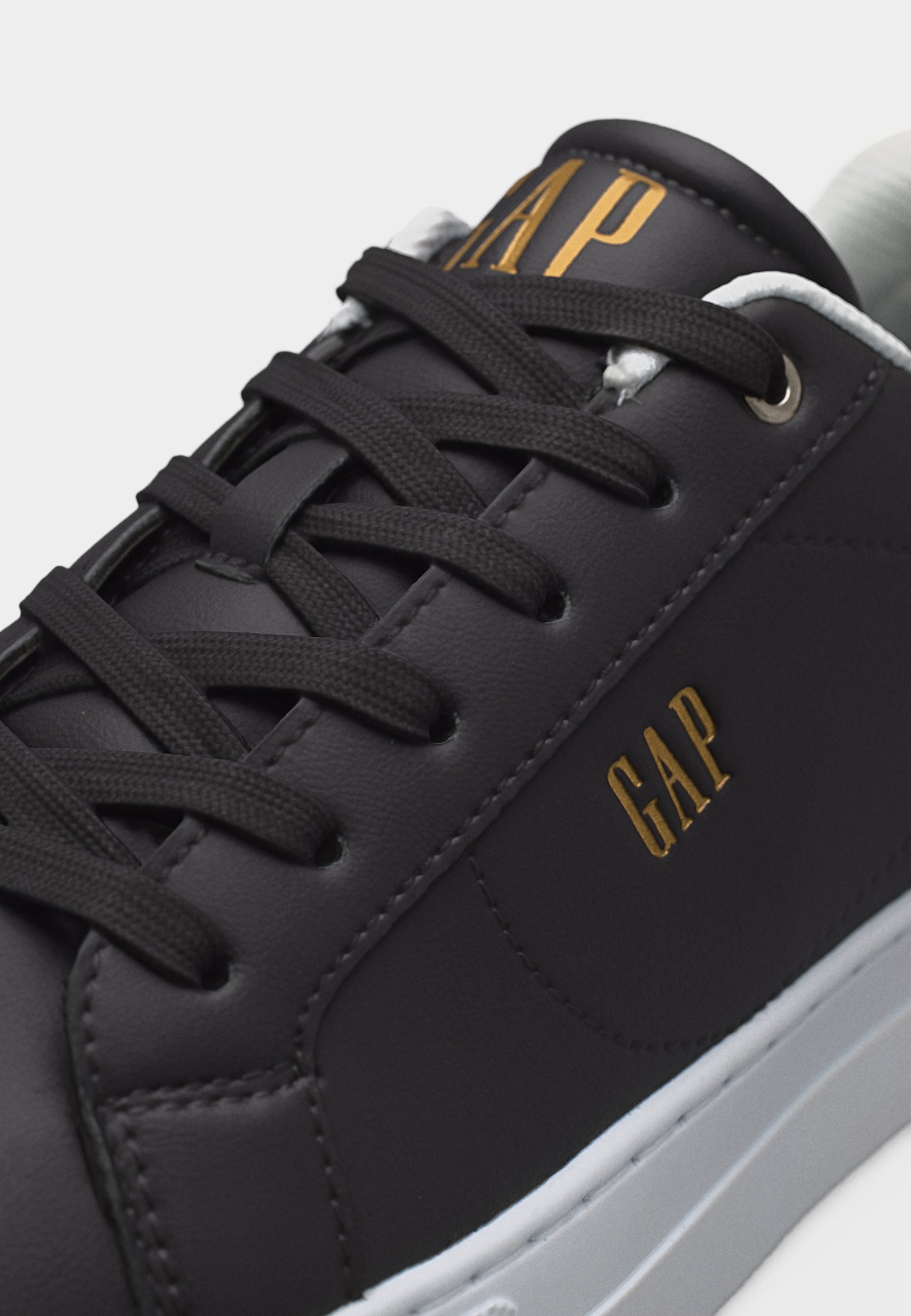 PORTLAND - Trainers - black