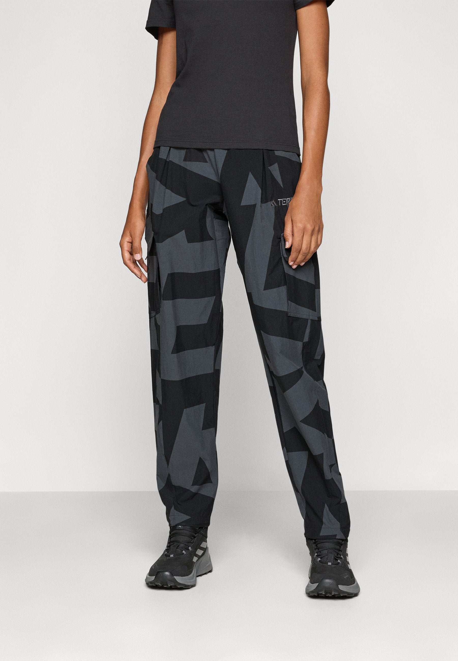 XPLORIC CARGO PRINTED - Outdoor pantolonu - siyah/karbon