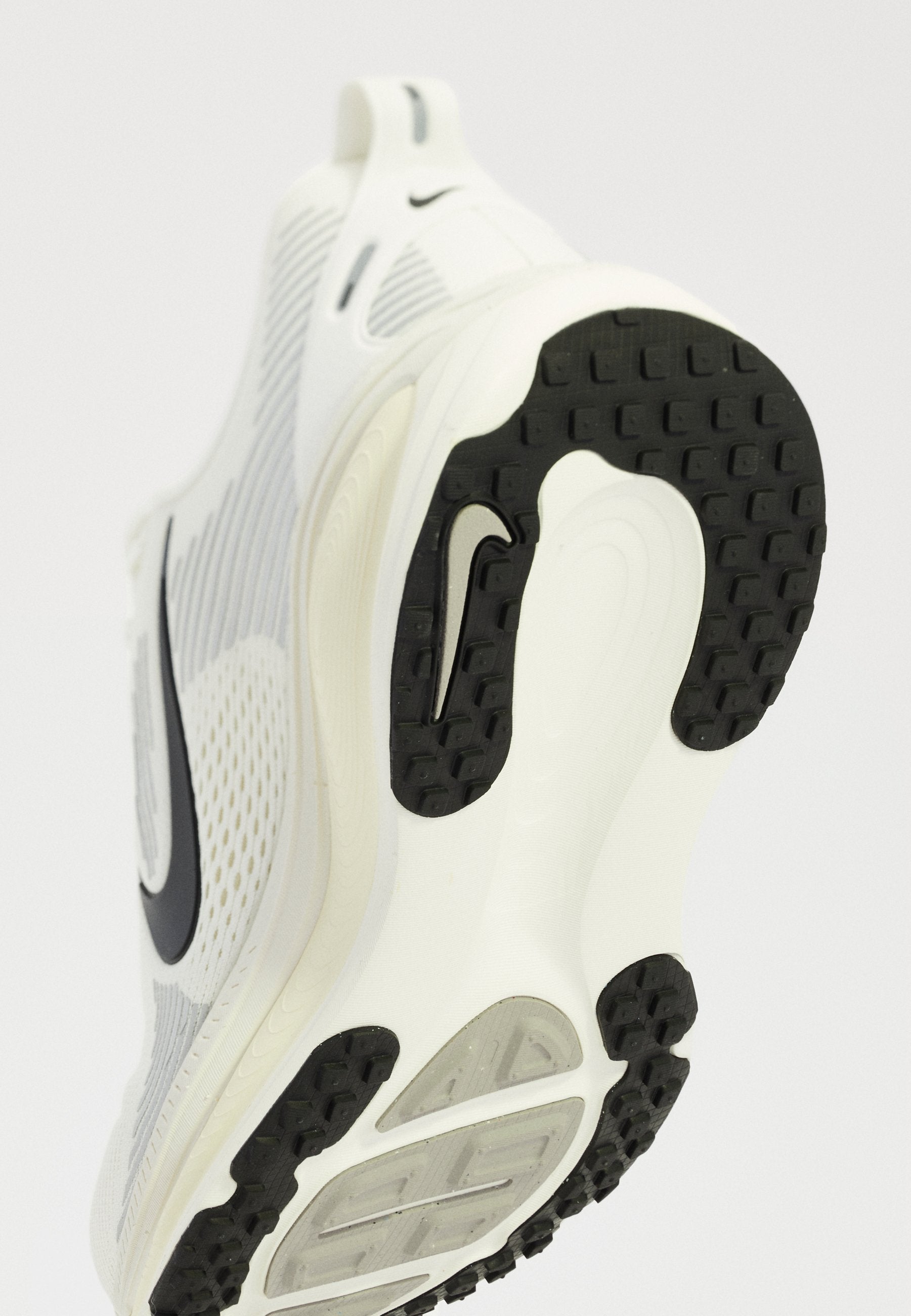 VOMERO UNISEX - Chaussures de running sur route - blanc sommet/noir/lait de coco