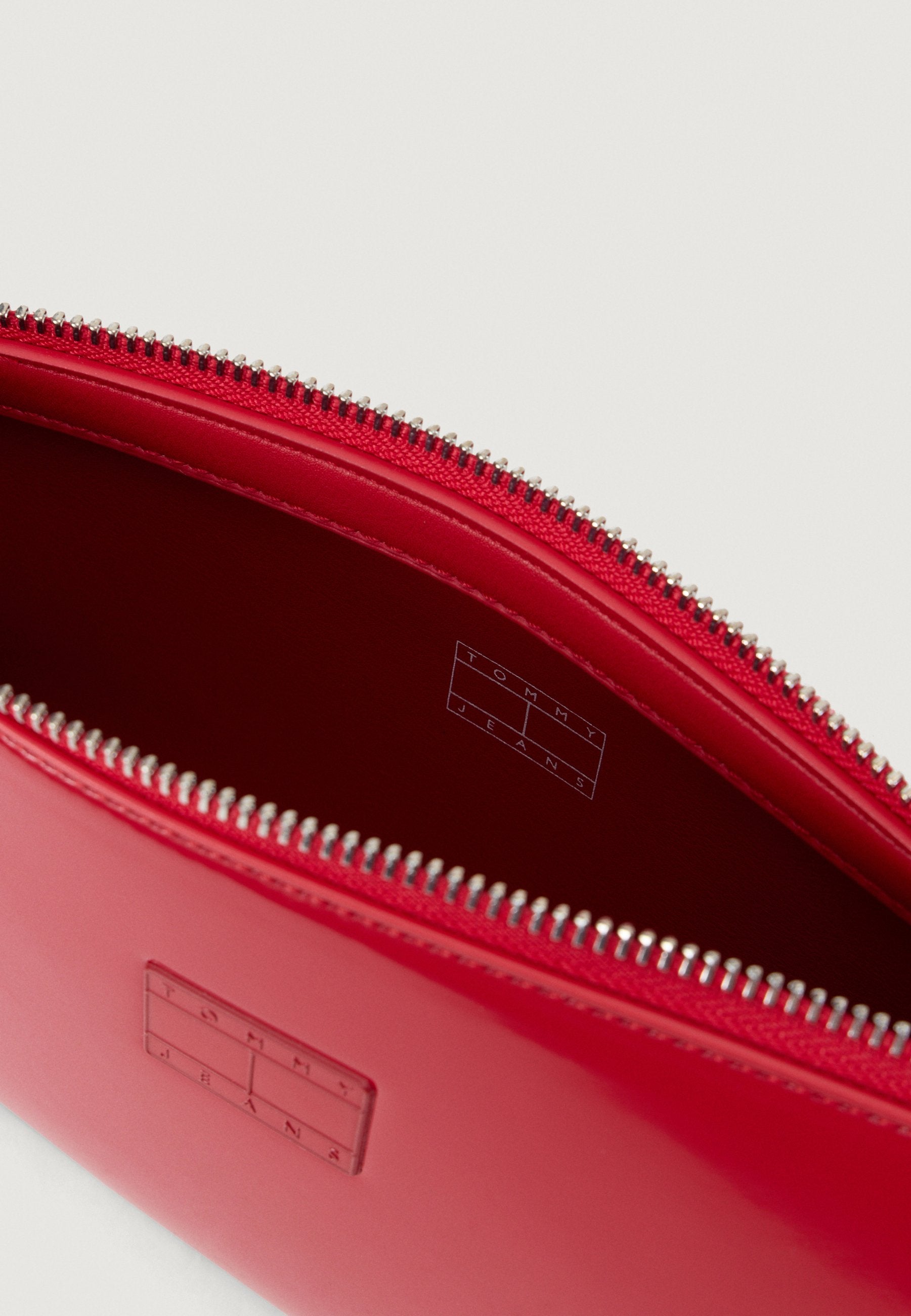 ESSENTIAL LOGO SHINY SHOULDER BAG - Handbag - sapphire red