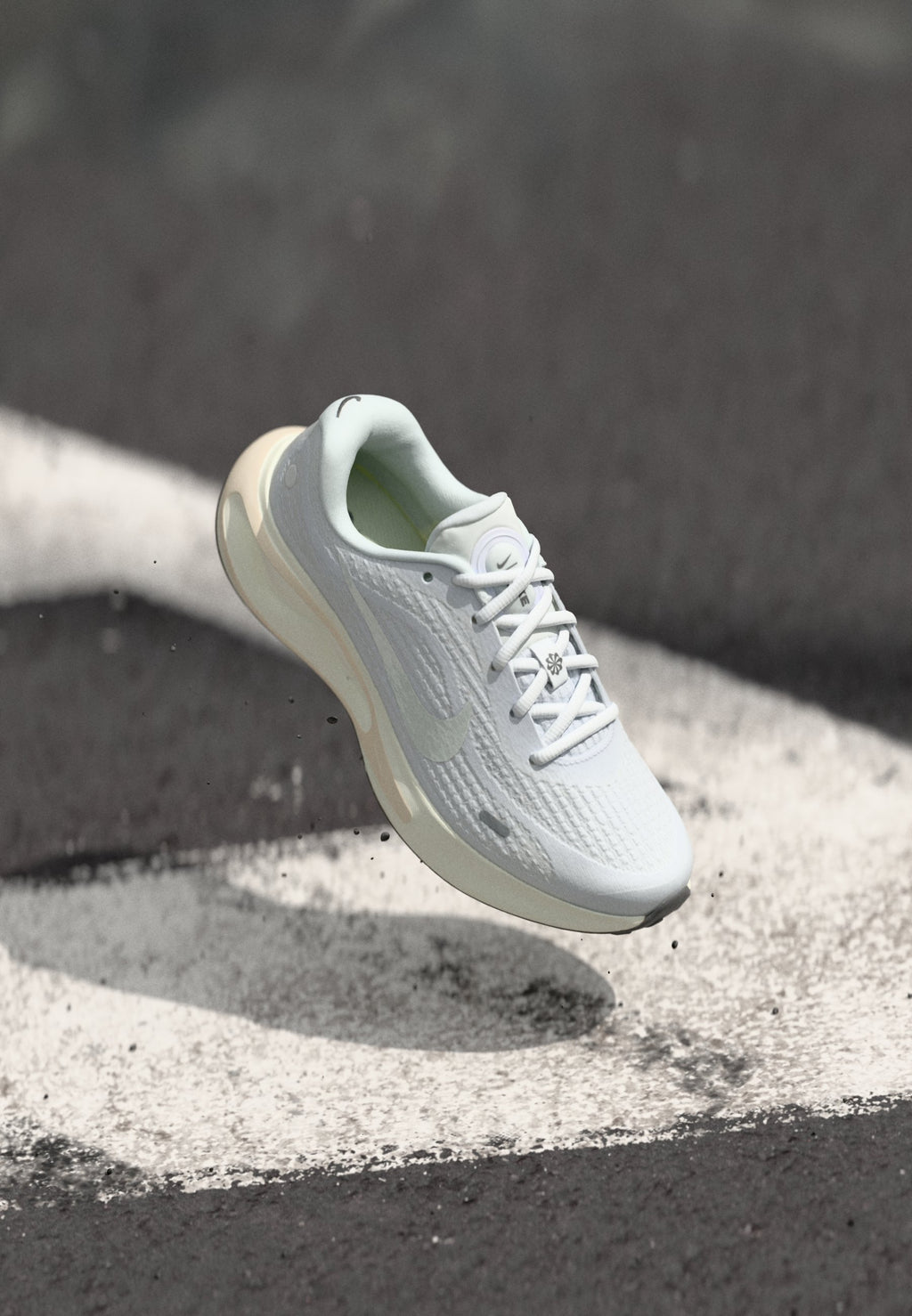 JOURNEY RUN - Road running shoes - white/sail/pencil point/chalk