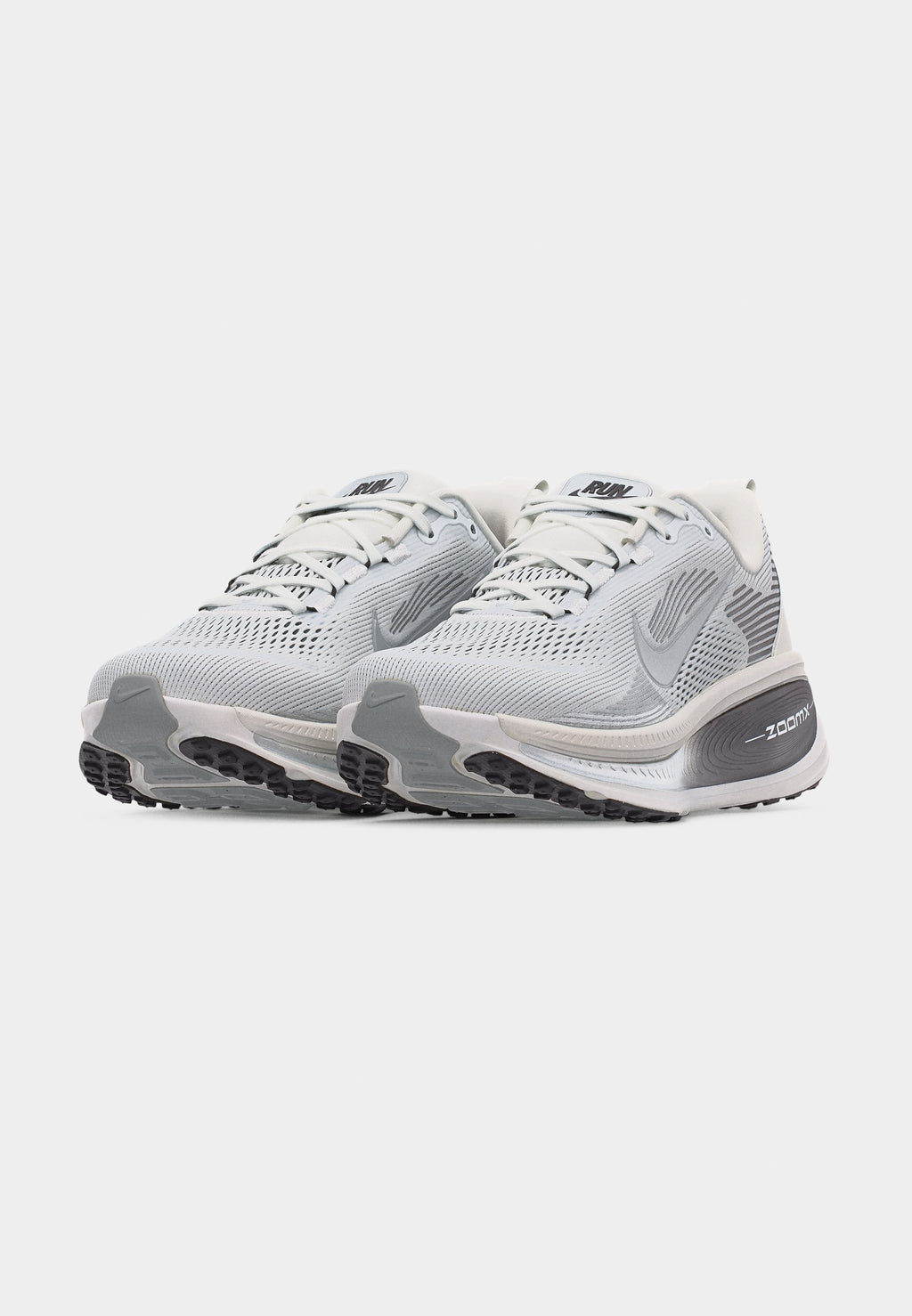 VOMERO 18 - Road running shoes - summit white/metallic silver-coloured/black/off white