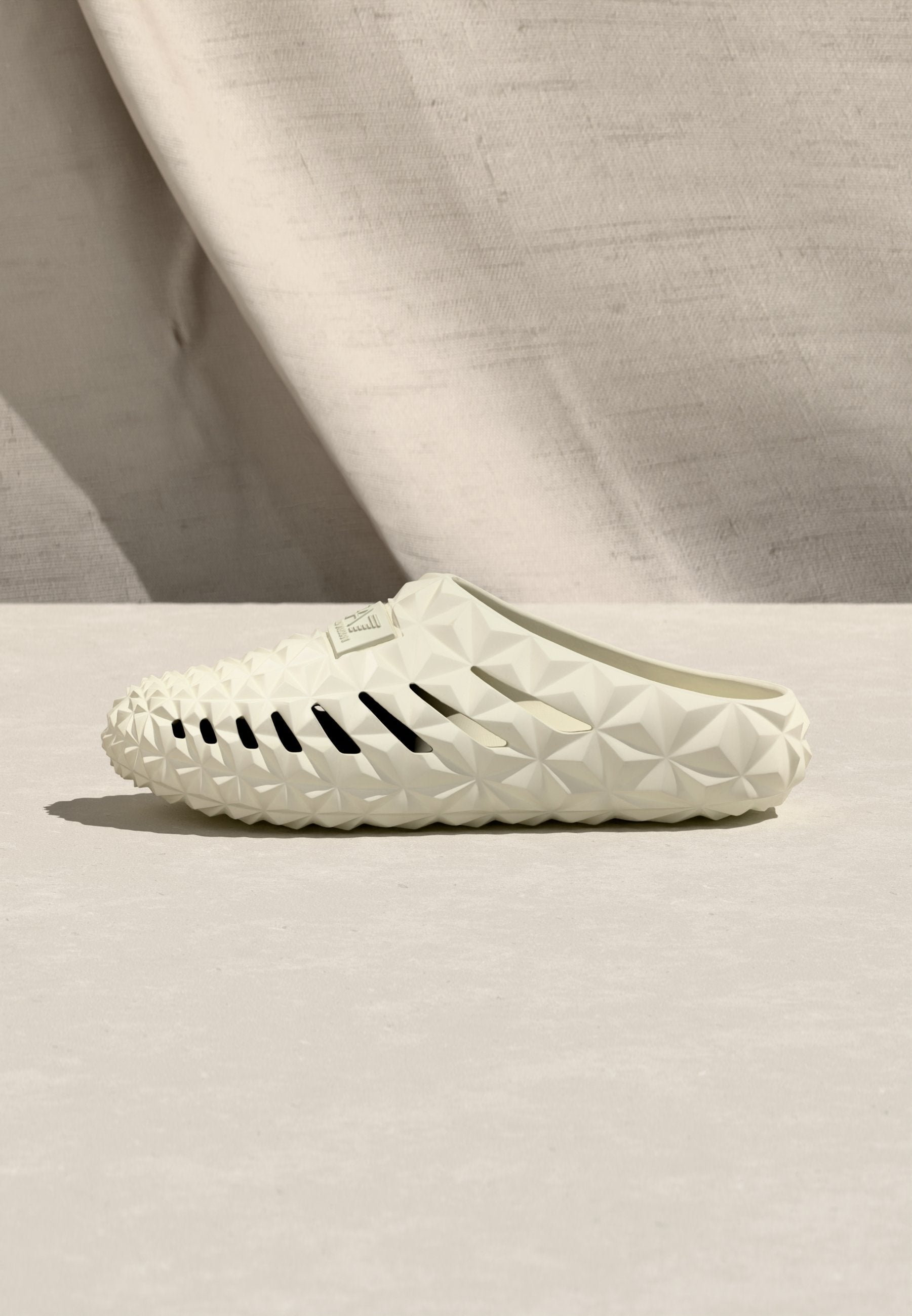 CHAUSSON PRISMA UNISEXE - Sabots - tofu