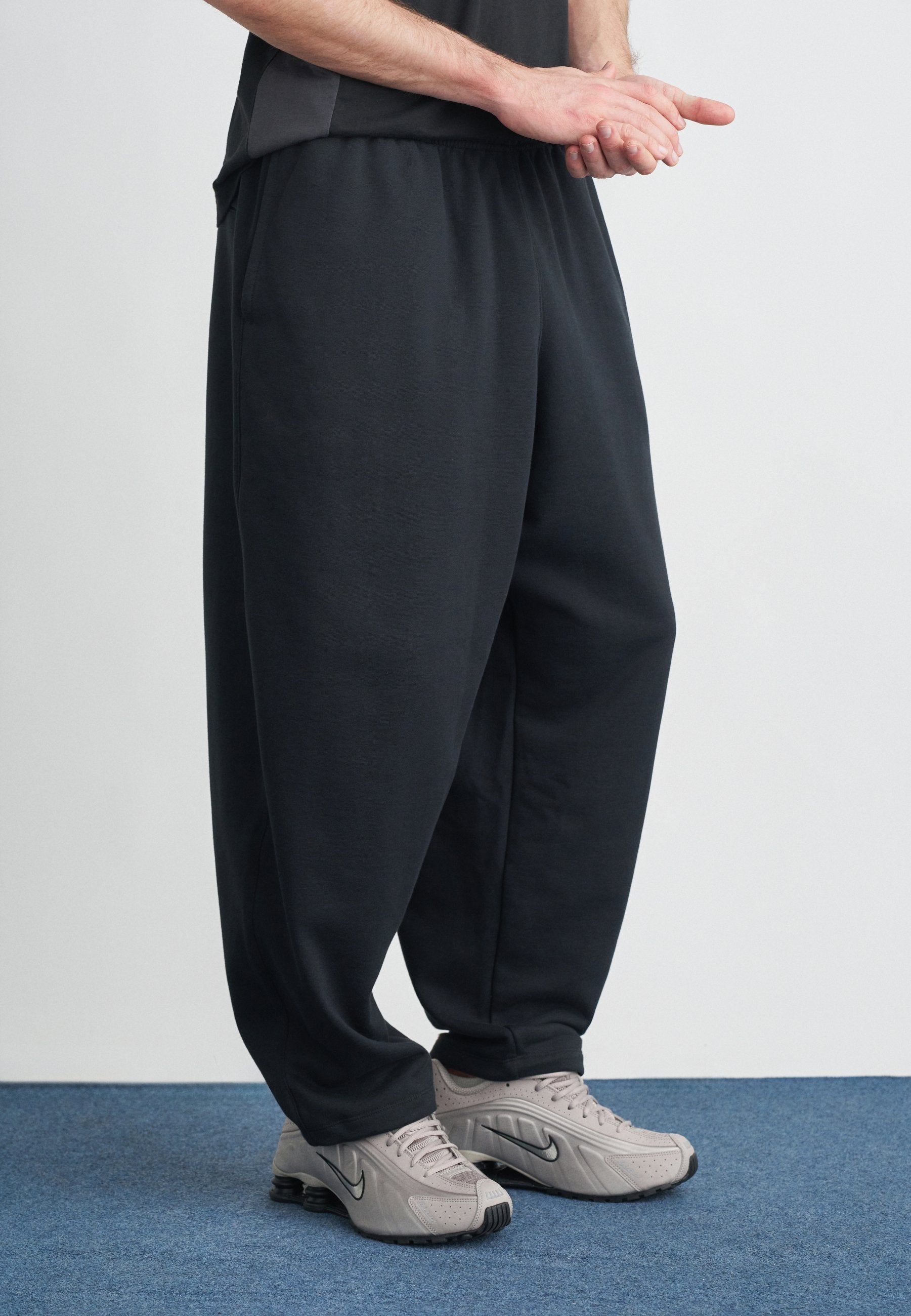 CLUB - Tracksuit bottoms - black/white