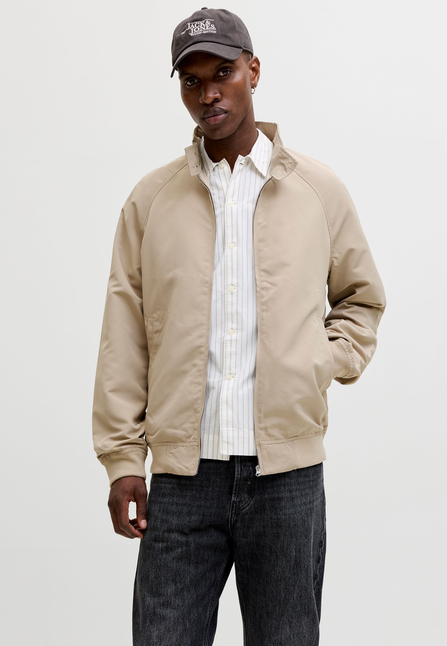 Kurze Jacke mit hohem Kragen - Light jacket - white pepper