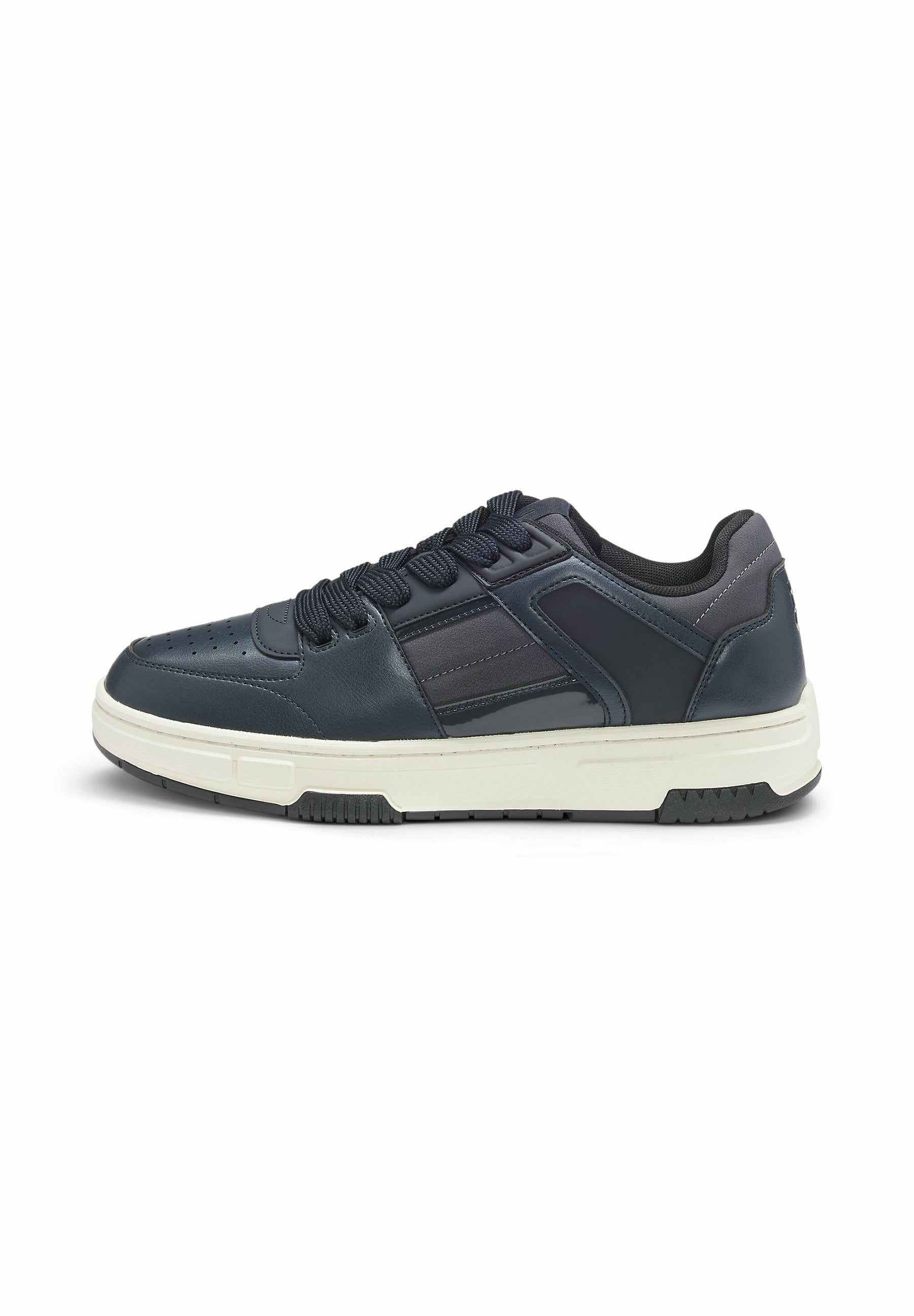 Trainers - dark blue one