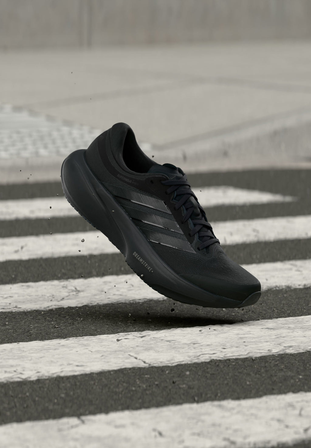 SUPERNOVA RISE 3 - Road running shoes - core black/carbon