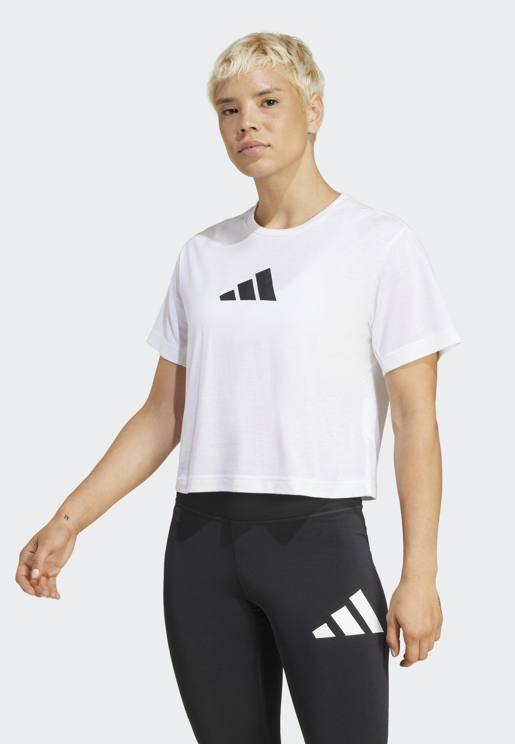 ADIDAS WORKOUT ESSENTIALS BIG PERFORMANCE LOGO TRAINING - Print T-shirt - white