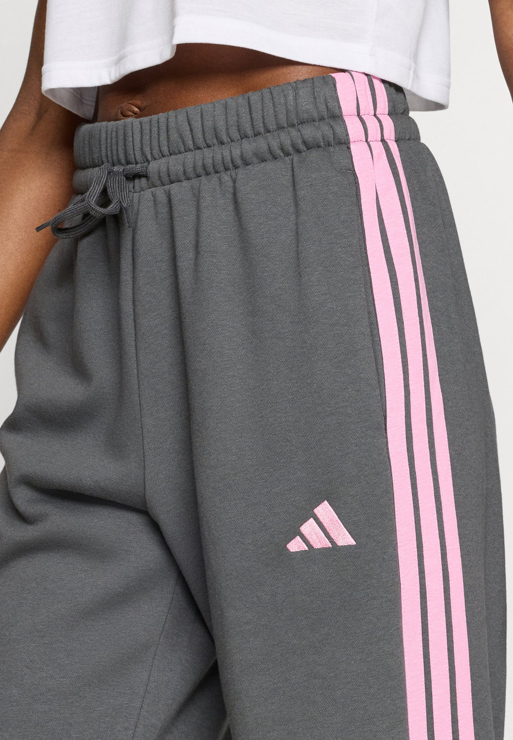 ESSENTIALS 3 STRIPES OPEN HEM PANTS - Tracksuit bottoms - grey six/tropic bloom