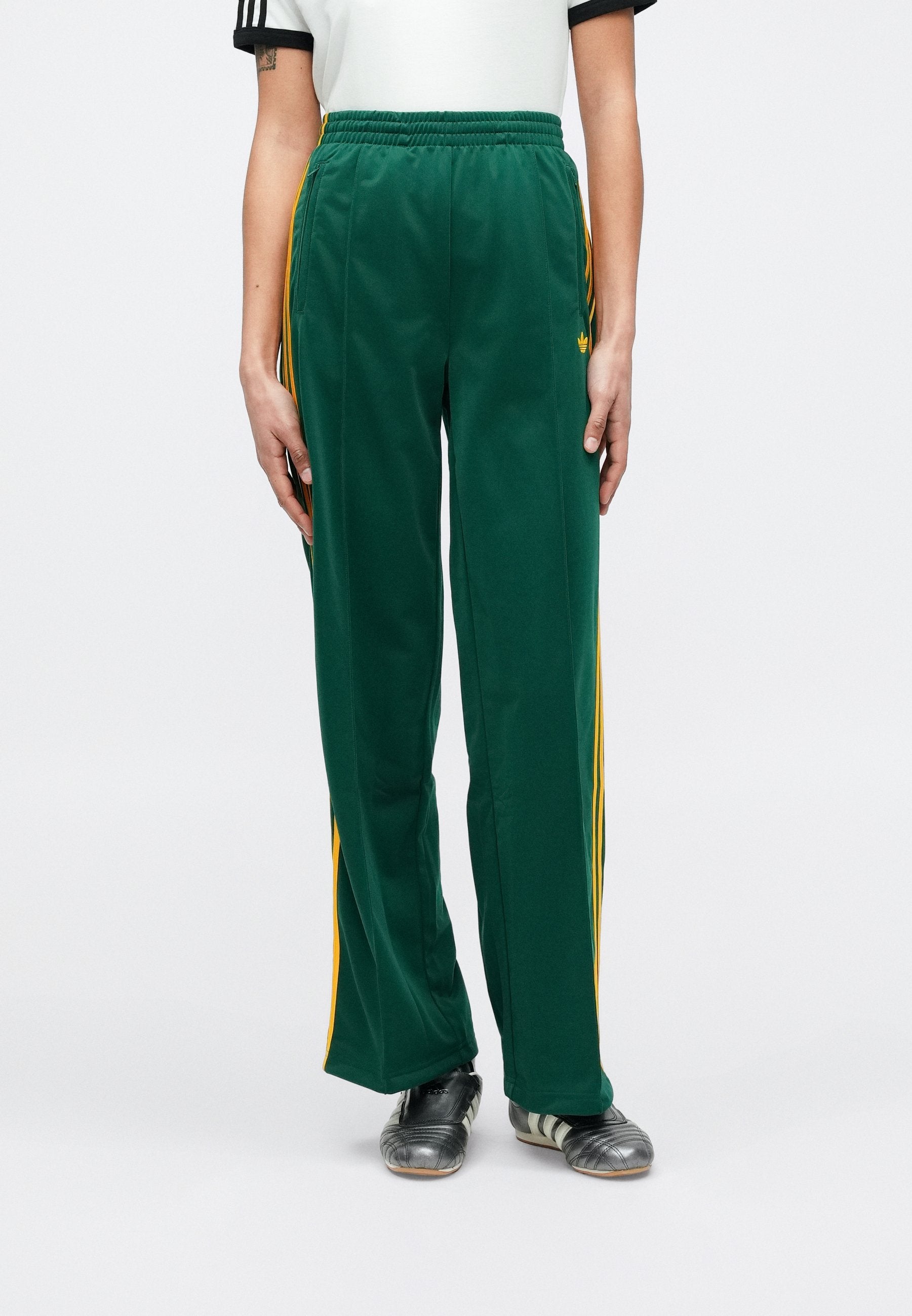 FIREBIRD LOOSE TRACKSUIT PANTS - Tracksuit bottoms - collegiate green/crew yellow