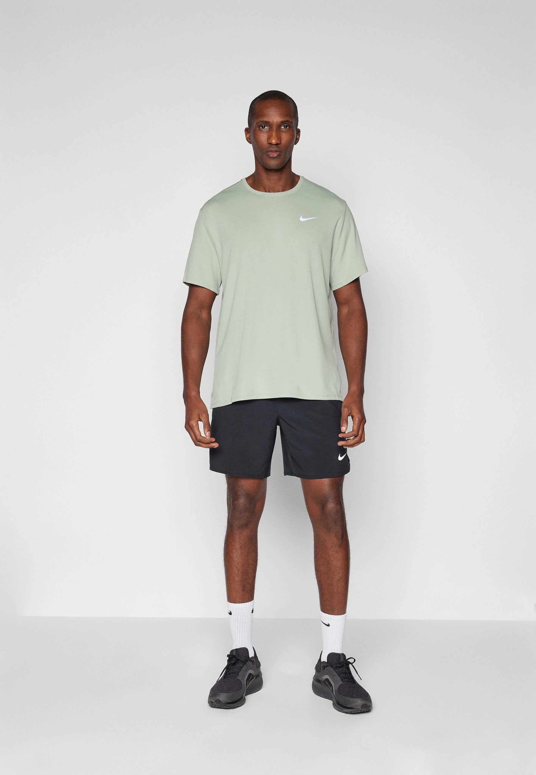 CHALLENGER SHORT - Sports shorts - black/reflective silver