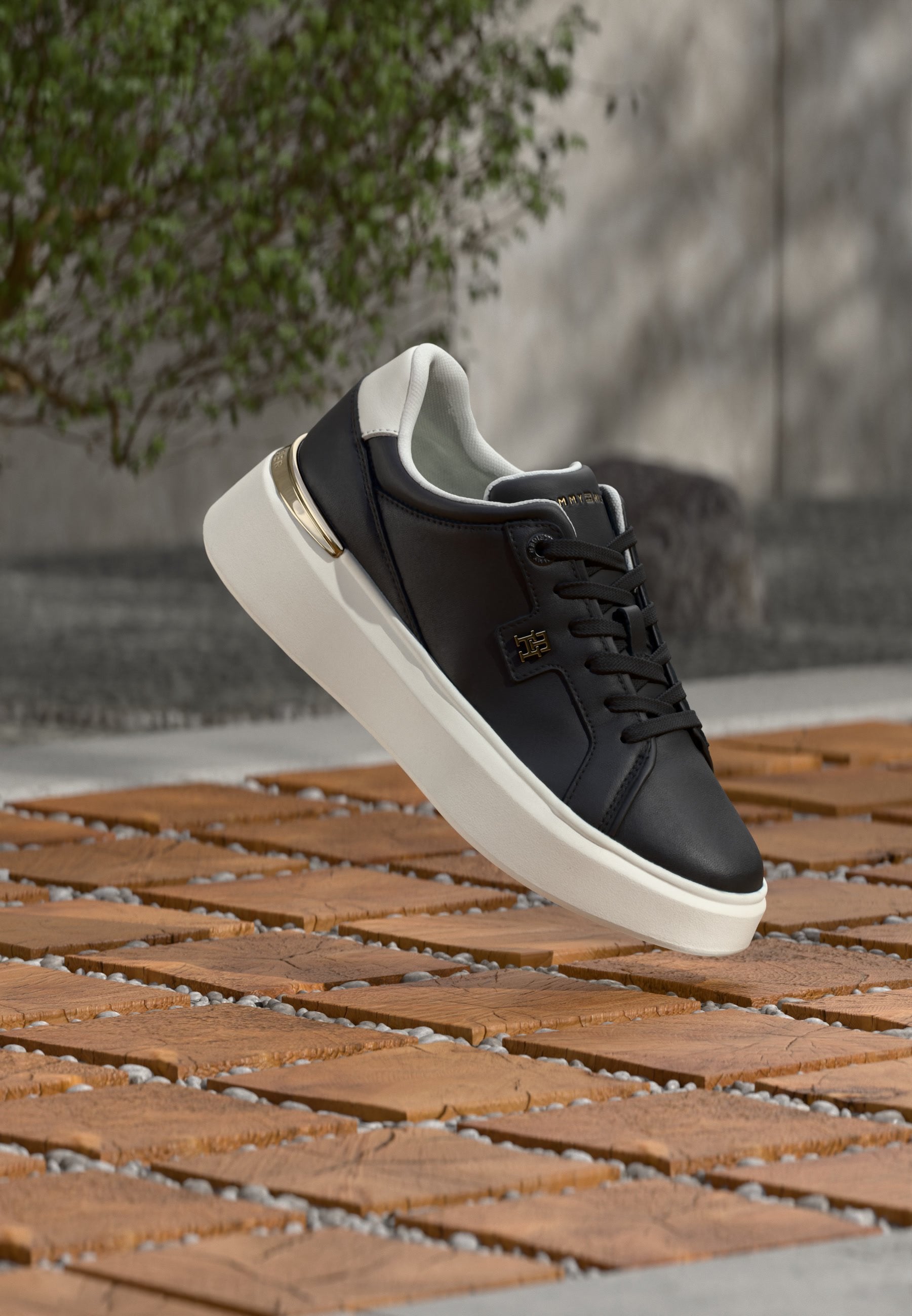 TH CHIC PLATFORM - Baskets - black