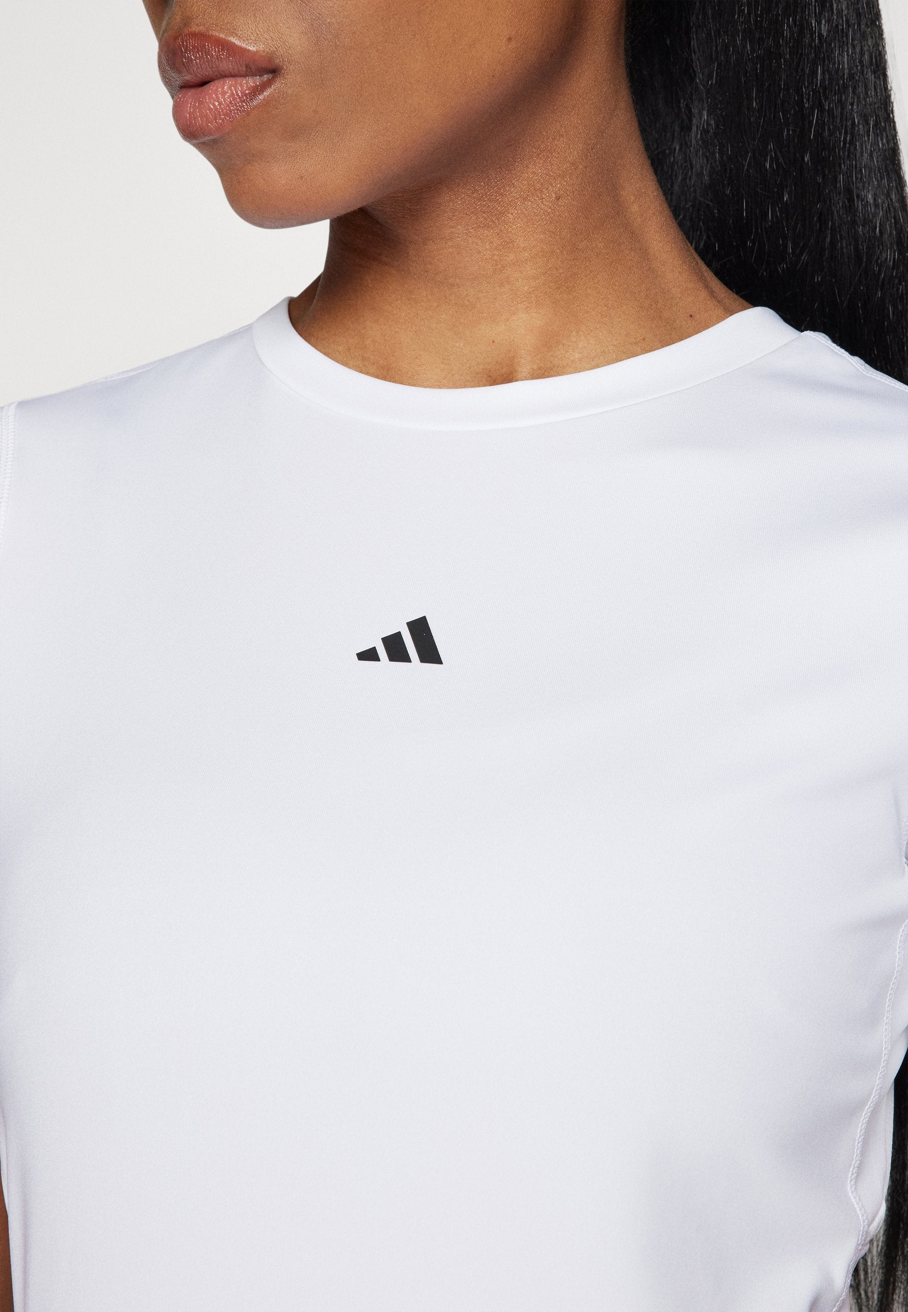 TECHFIT TRAINING T-SHIRT - Sports T-shirt - white