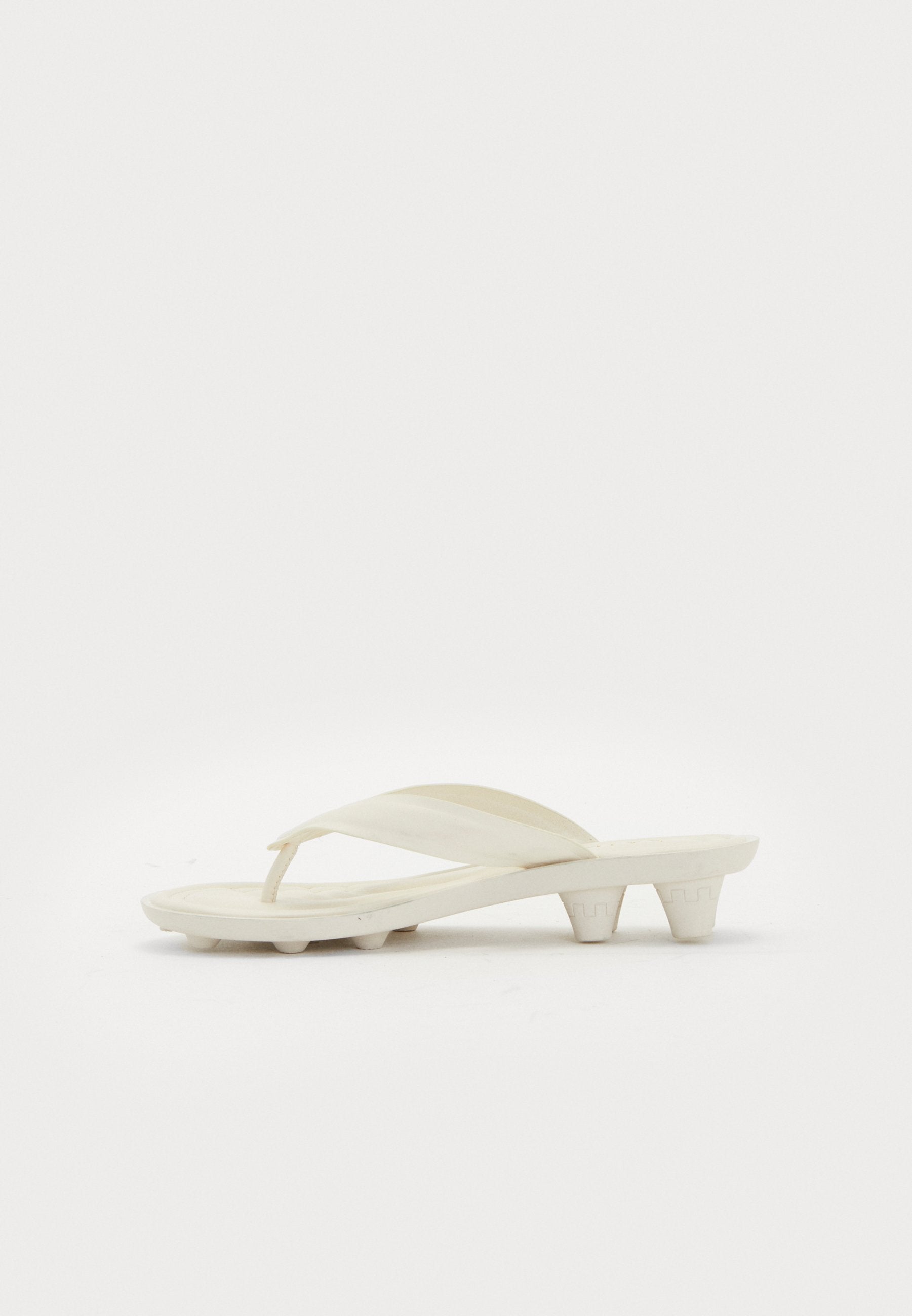 CAT CLEAT L - Claquettes de piscine - blanc alpin/couleur or