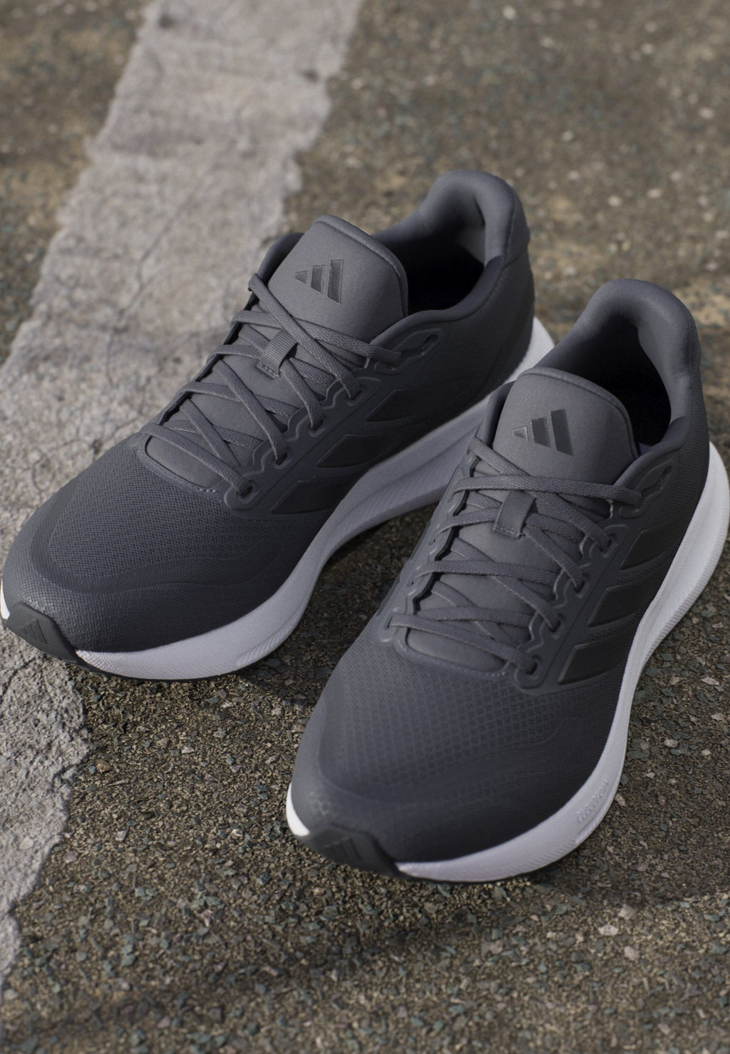 RUNFALCON 5 - Road running shoes - grey six core black cloud white