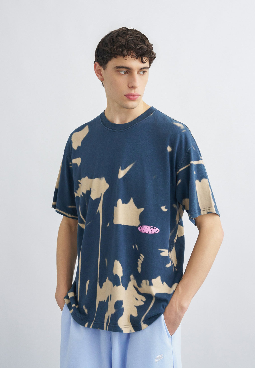TEE FLORAL - T-shirt imprimé - obsidian foncé/sable clair