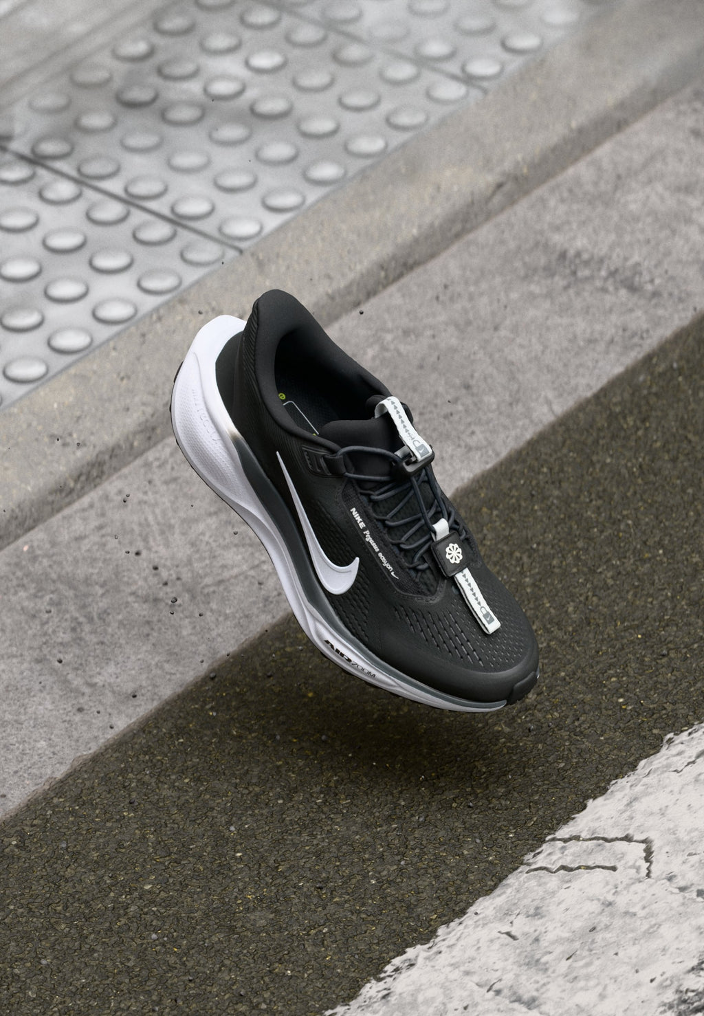 PEGASUS EASYON - Road running shoes - black/white/anthracite/photon dust/volt