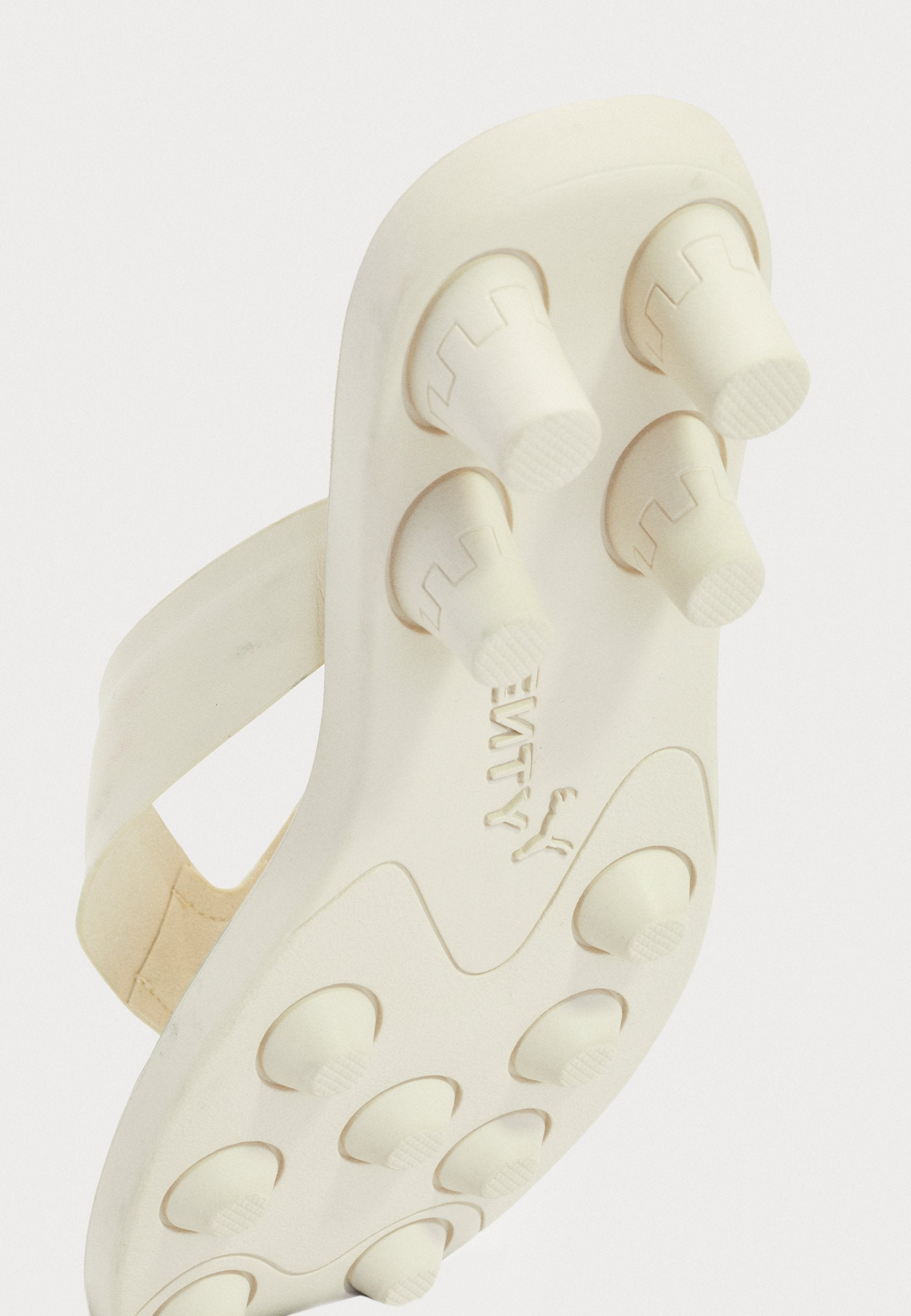 CAT CLEAT L - Claquettes de piscine - blanc alpin/couleur or