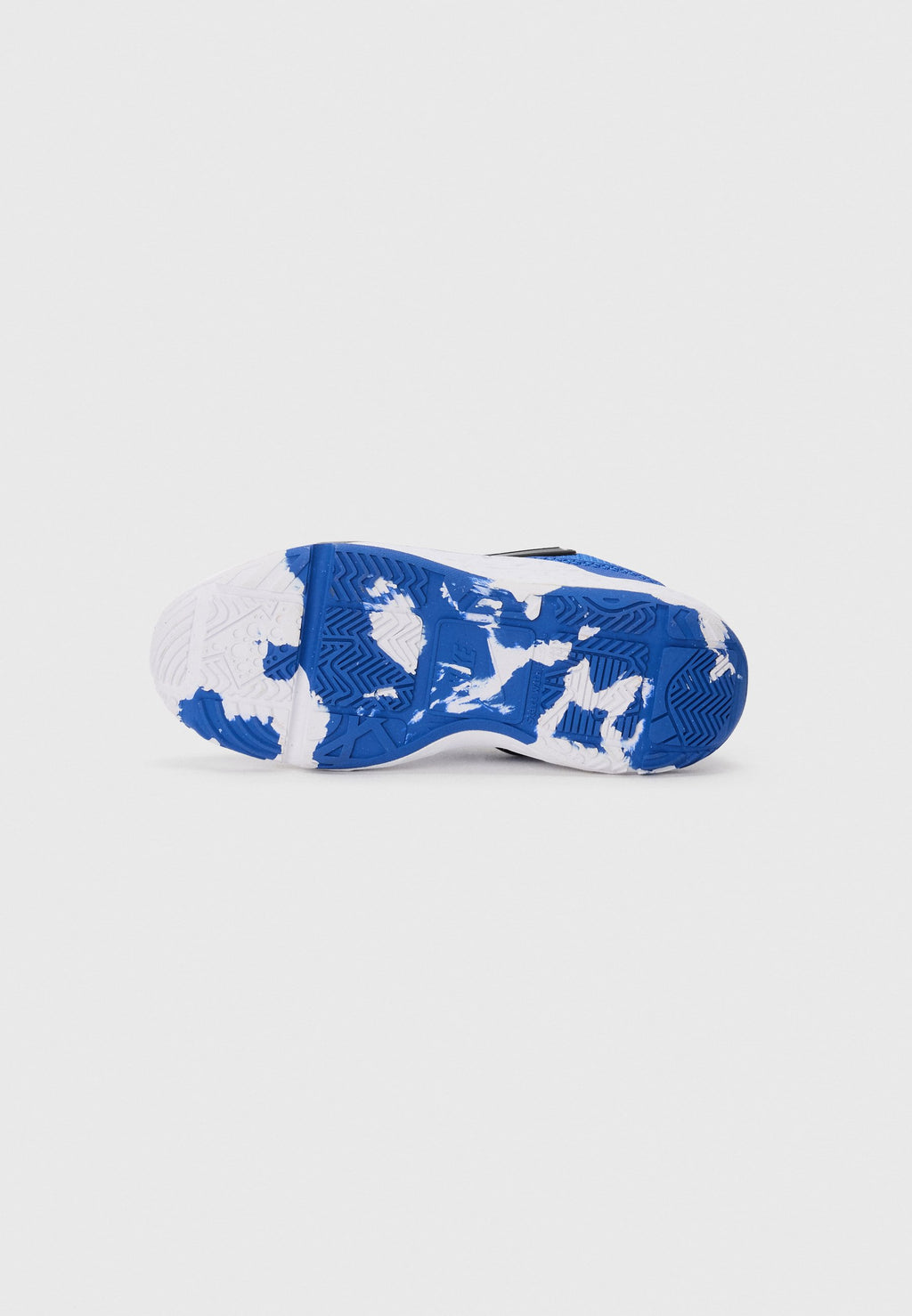 TEAM HUSTLE UNISEX - Basketball shoes - game royal/white/black