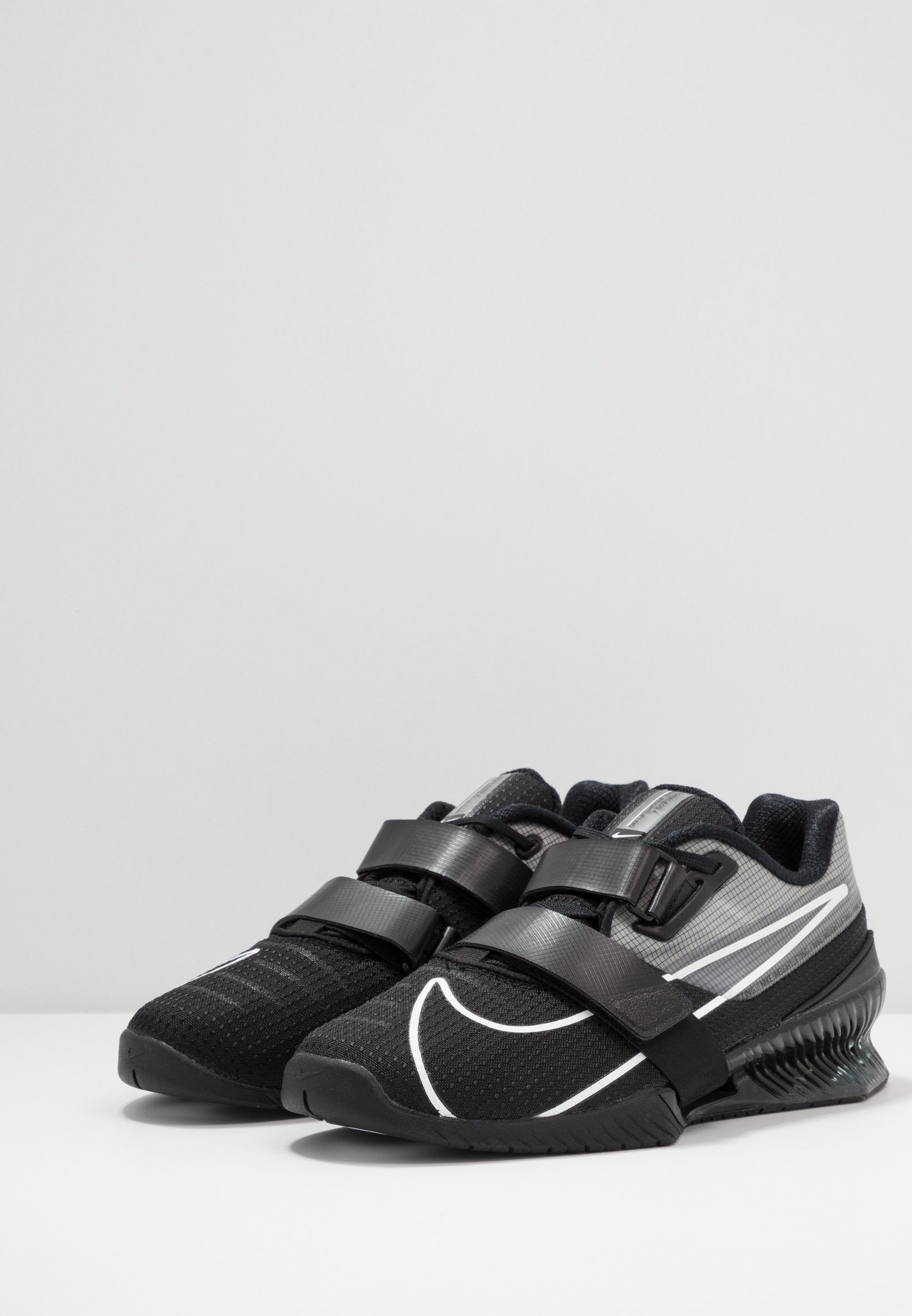 ROMALEOS 4 - Training shoe - black/white