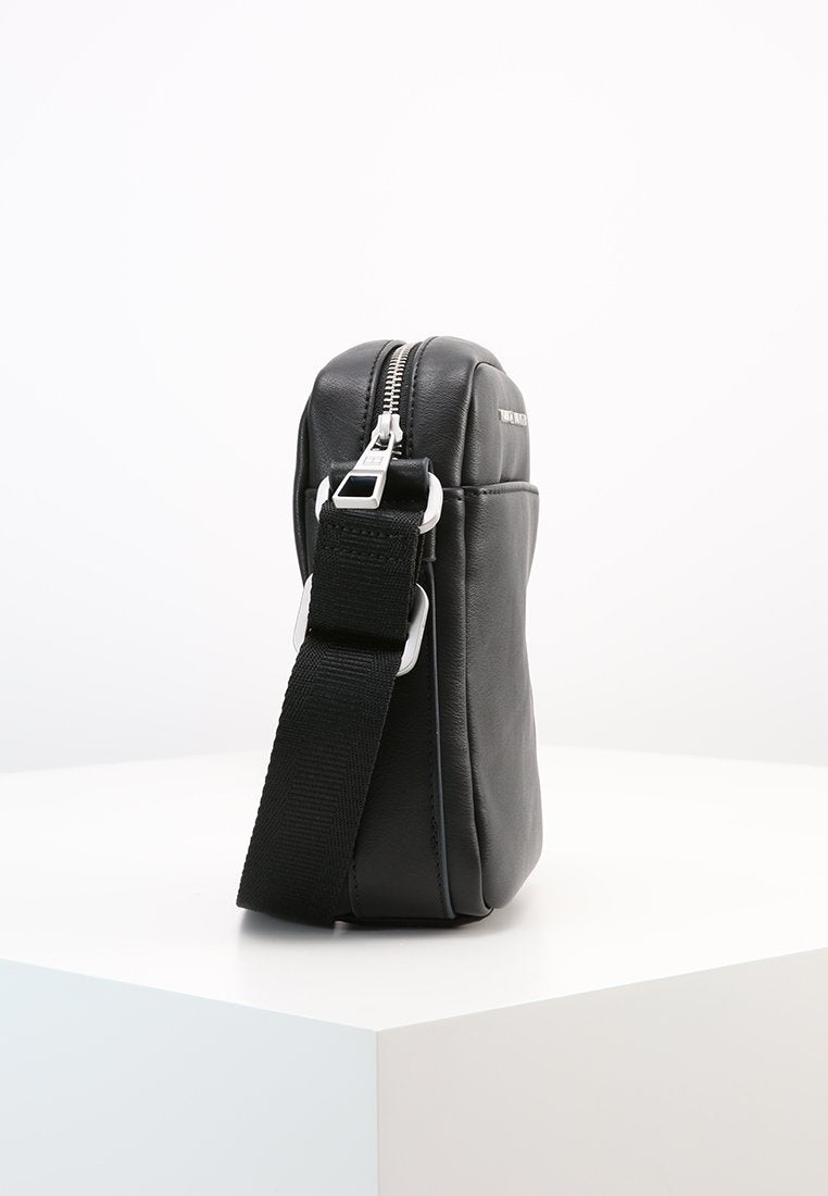 Cross body bag - black