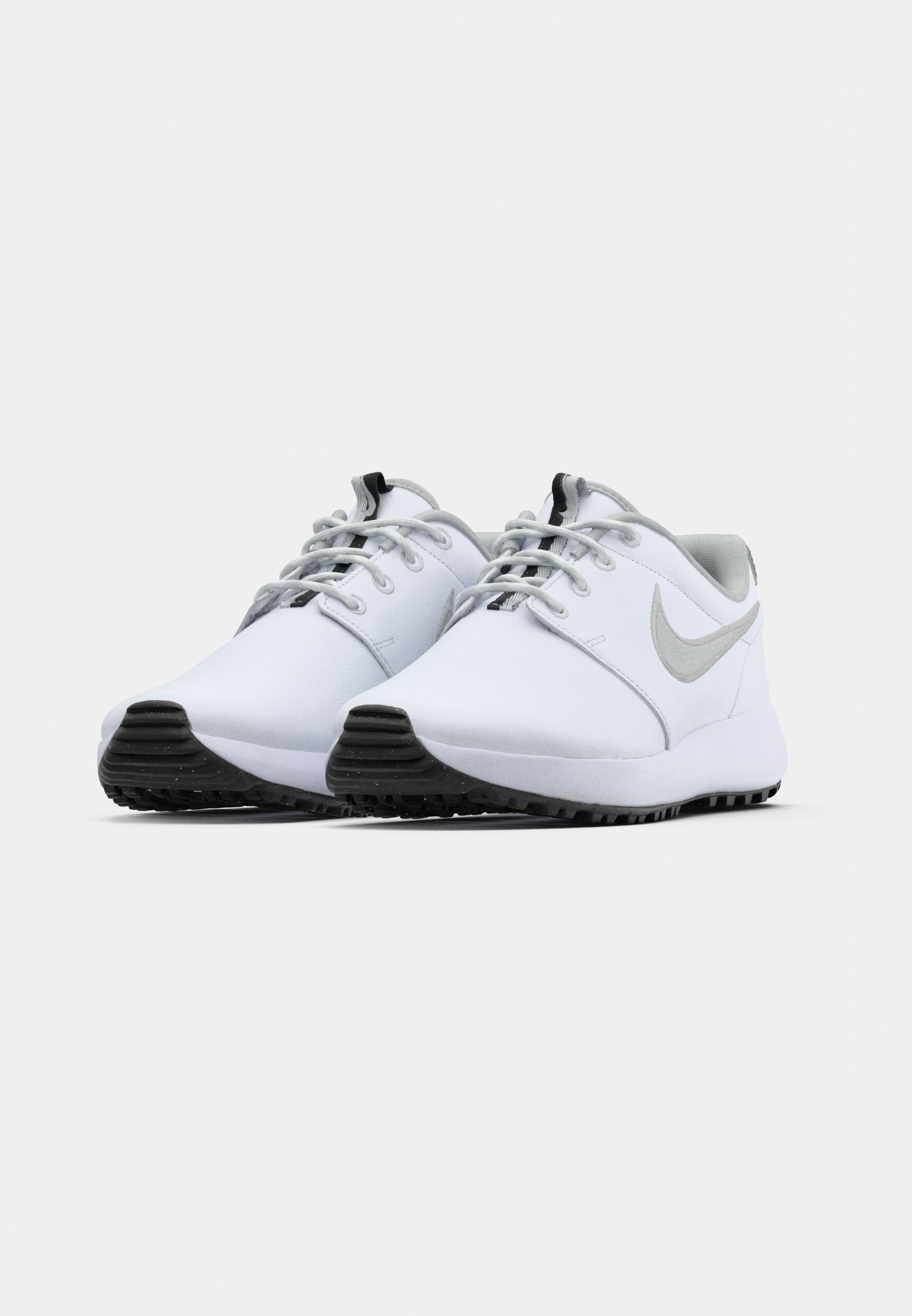 ROSHE - Golf shoes (without spikes) - white/black