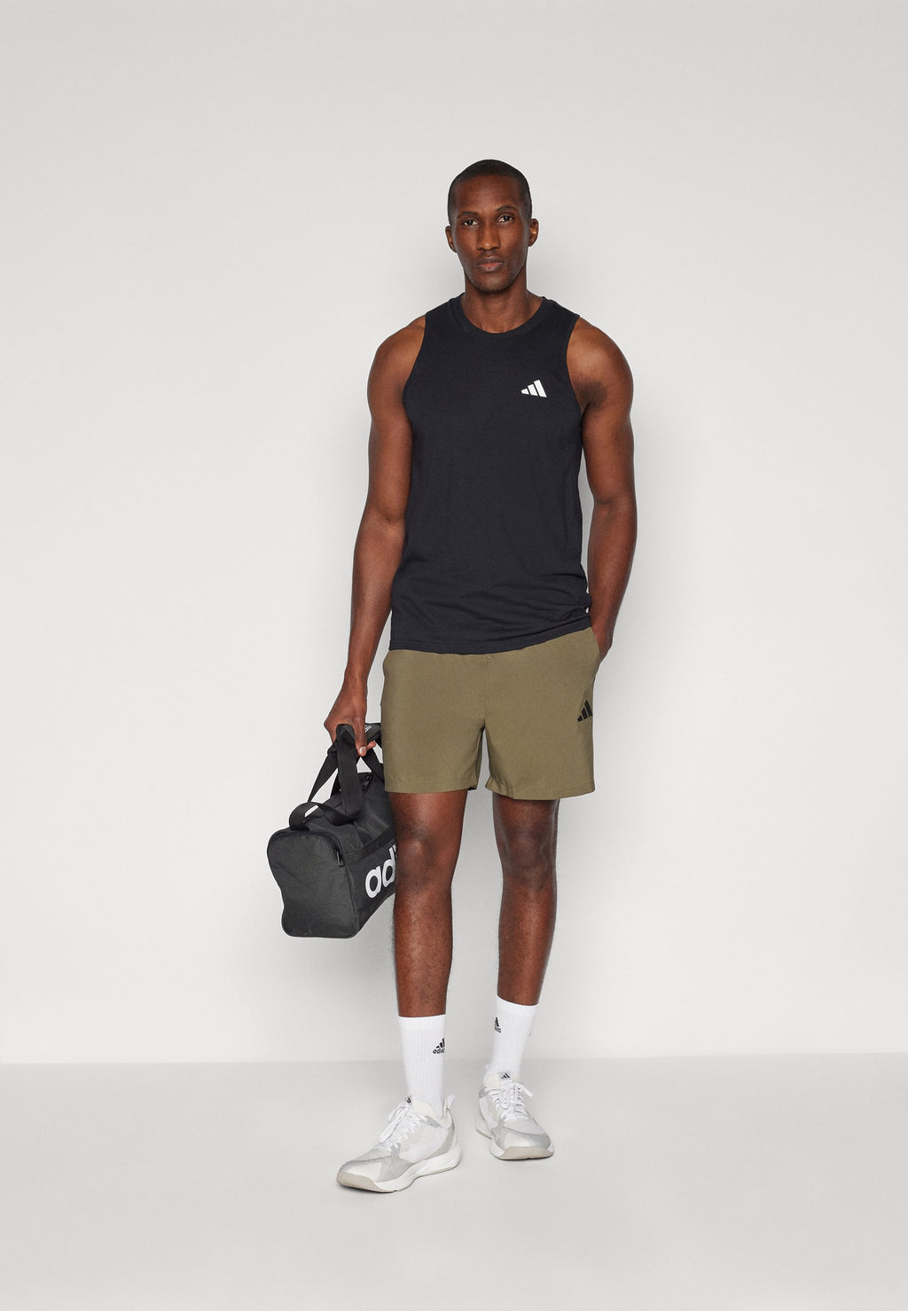 M 3S CHELSEA B - Sports shorts - olive strata/black