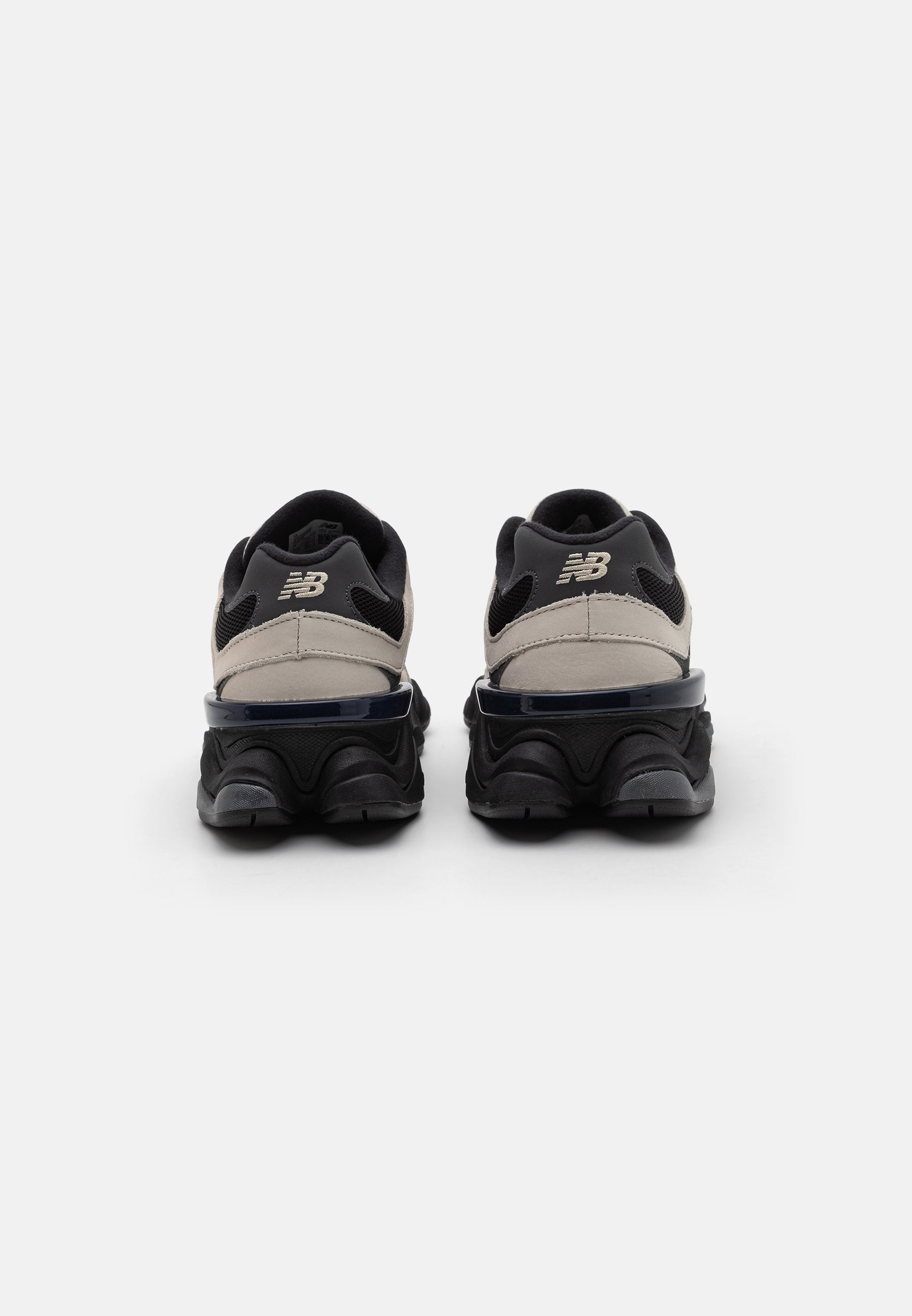 U9060 UNISEX - Trainers - black/off white