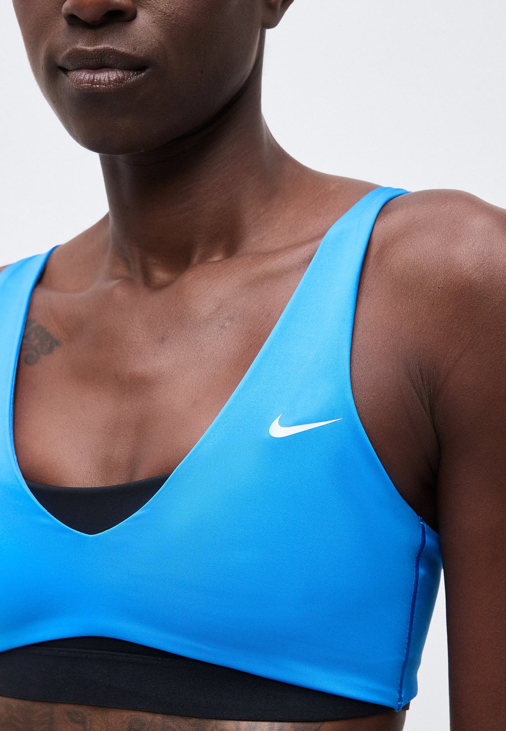 SCULPT STRAPPY BRA - Medium support sports bra - light photo blue/black/white