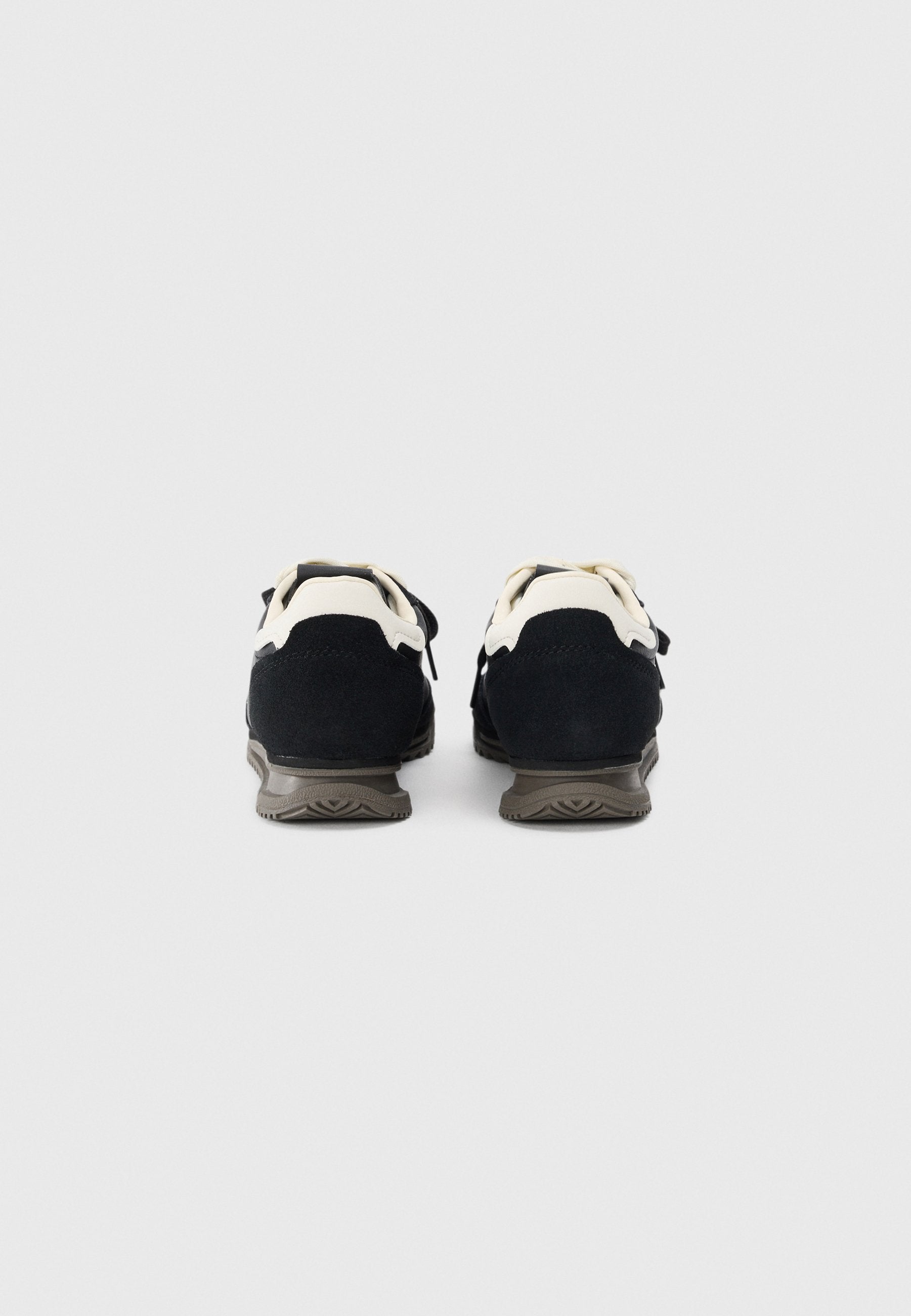 LEATHER LOW PROFILE SERRATED TRAINERS - Trainers - black